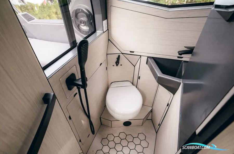 Reval Grade G8 Aluminium Cabin Boat