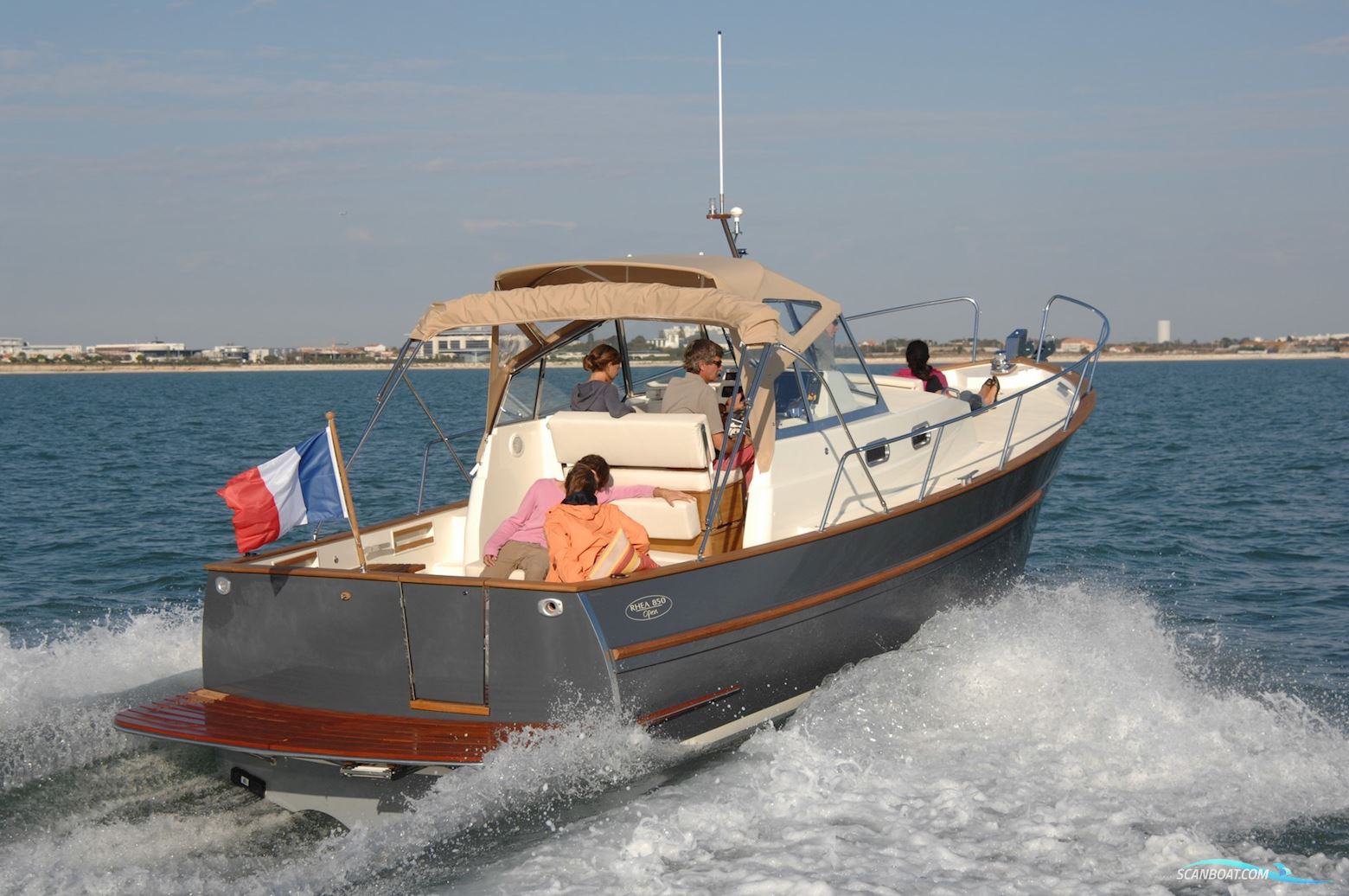 Rhéa 850 Open Motorbåd 2024, Frankrig