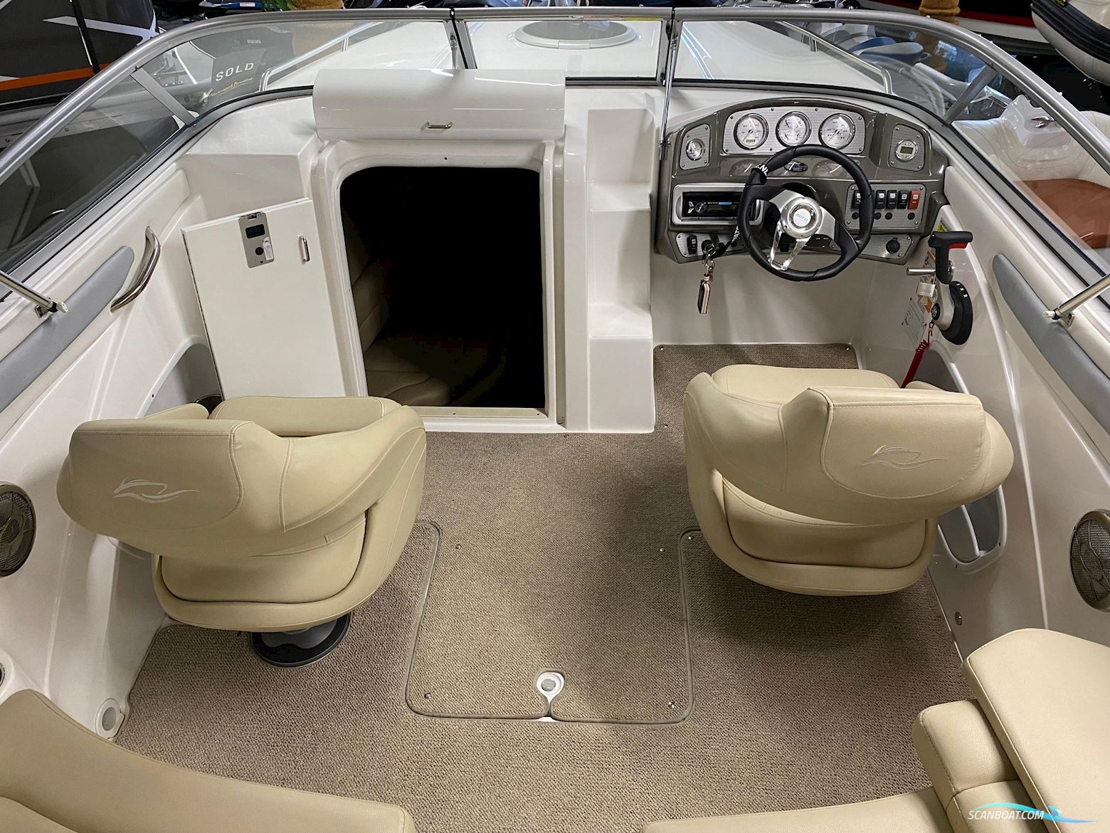 Rinker 220 Captiva Mtx Cuddy
