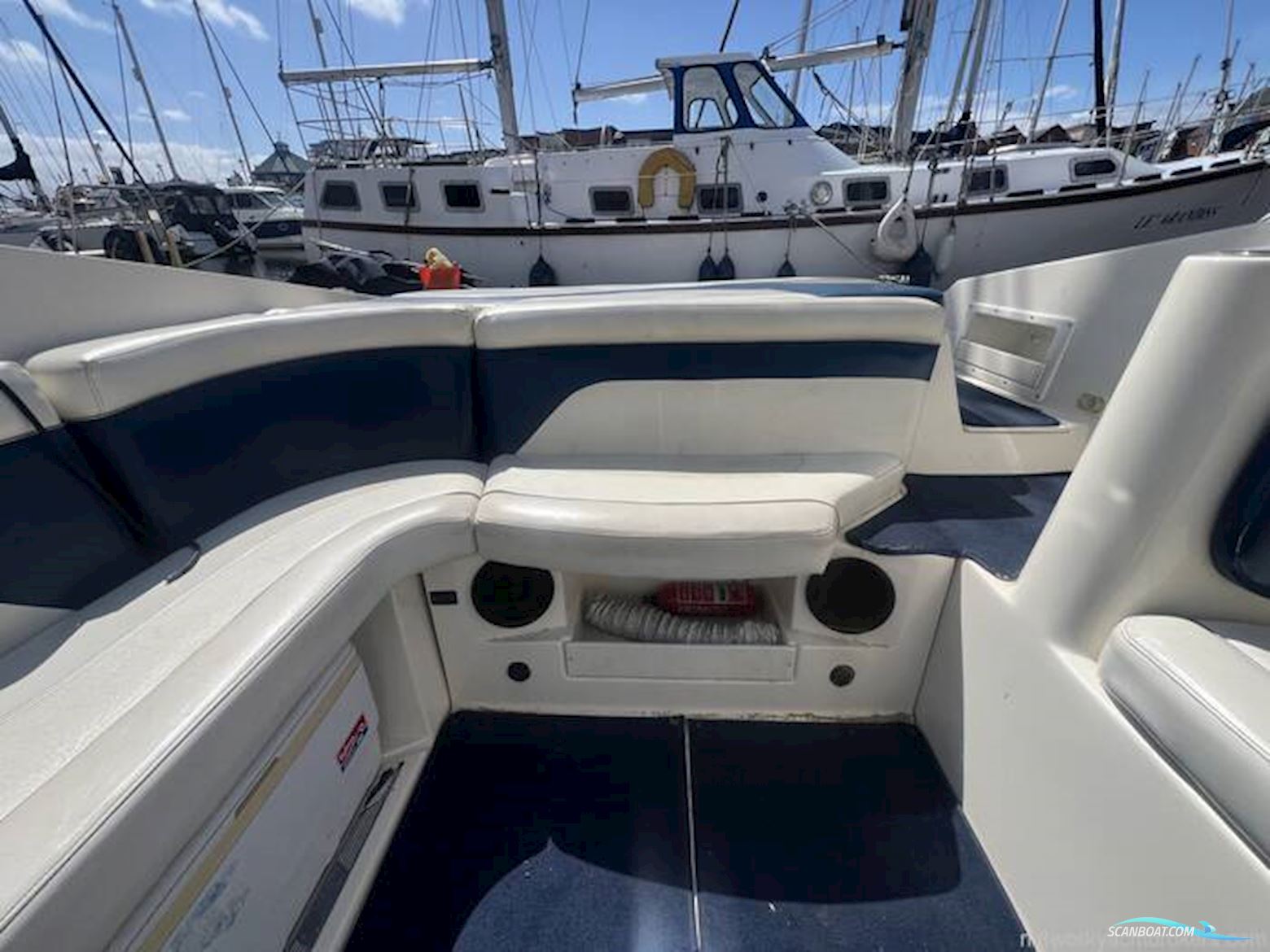 Rinker 232 Captiva
