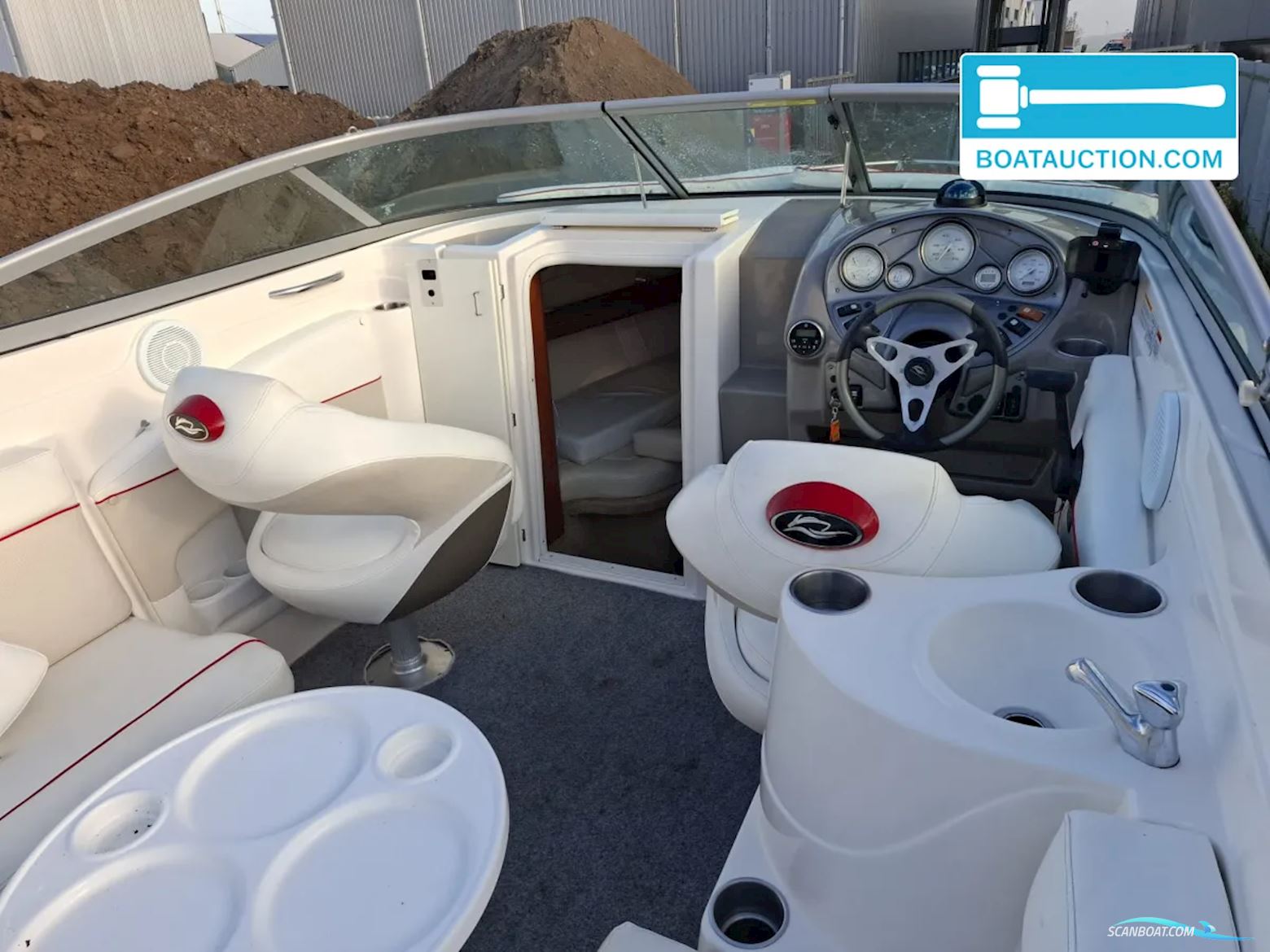 Rinker 246 Captiva Cuddy