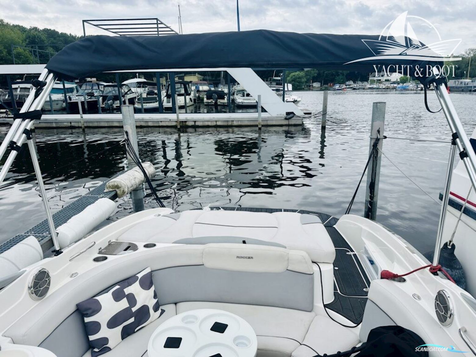 Rinker 246 Captiva
