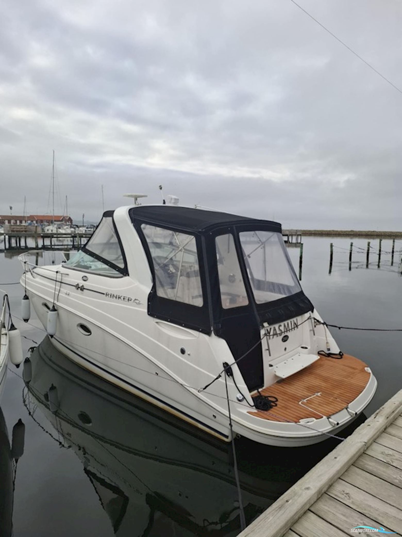 Rinker 260 express cruiser