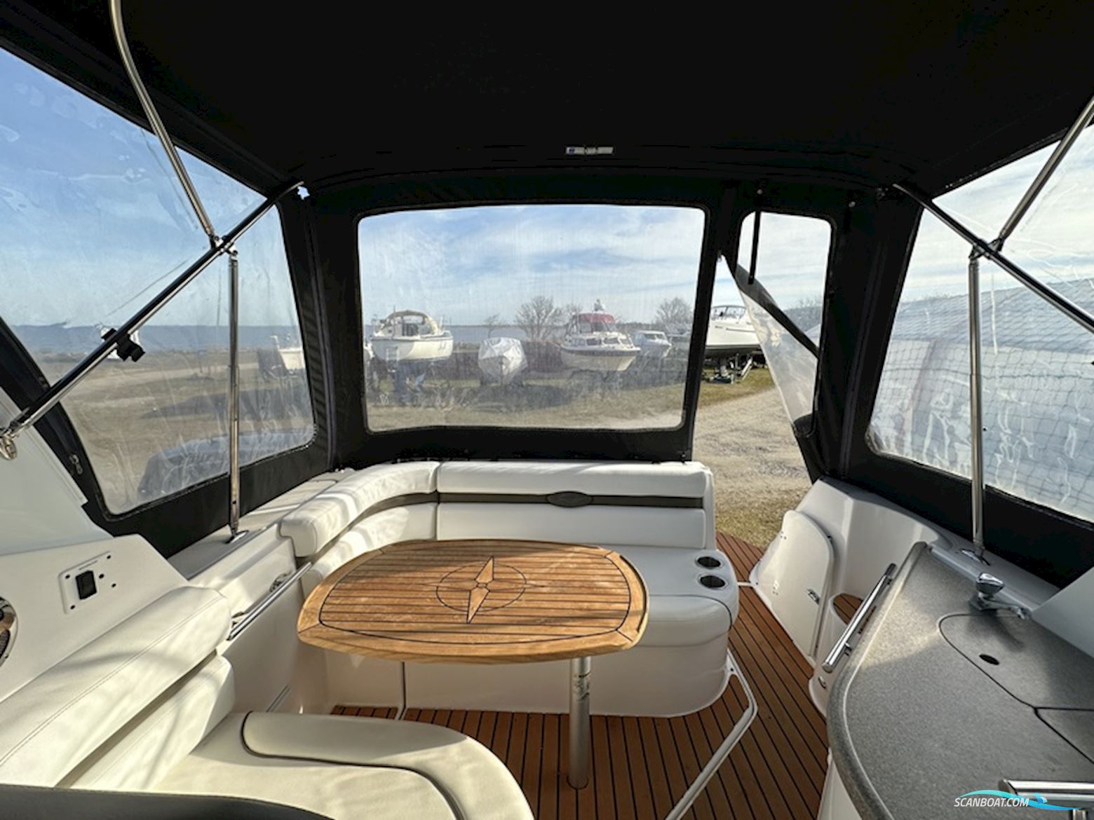 Rinker 260 express cruiser