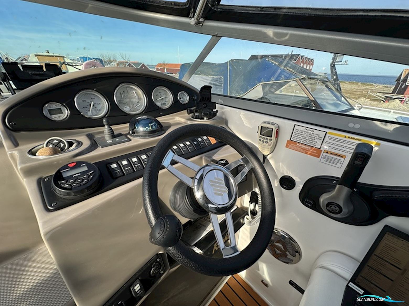 Rinker 260 express cruiser
