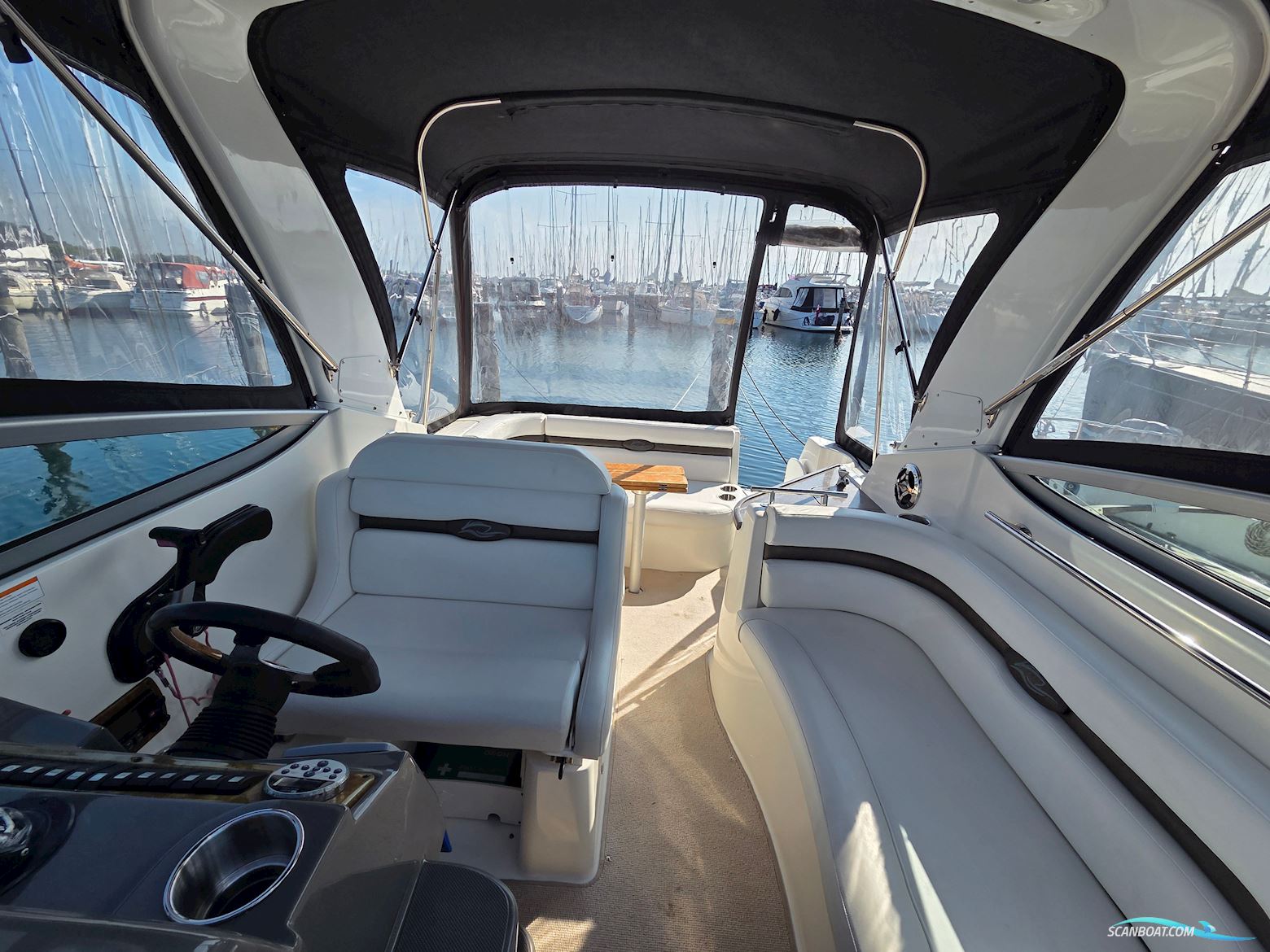 Rinker 260 Express Cruiser