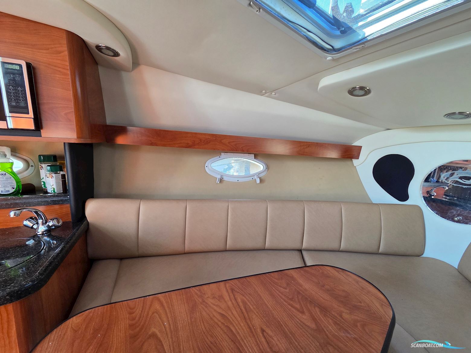 Rinker 260 Express Cruiser