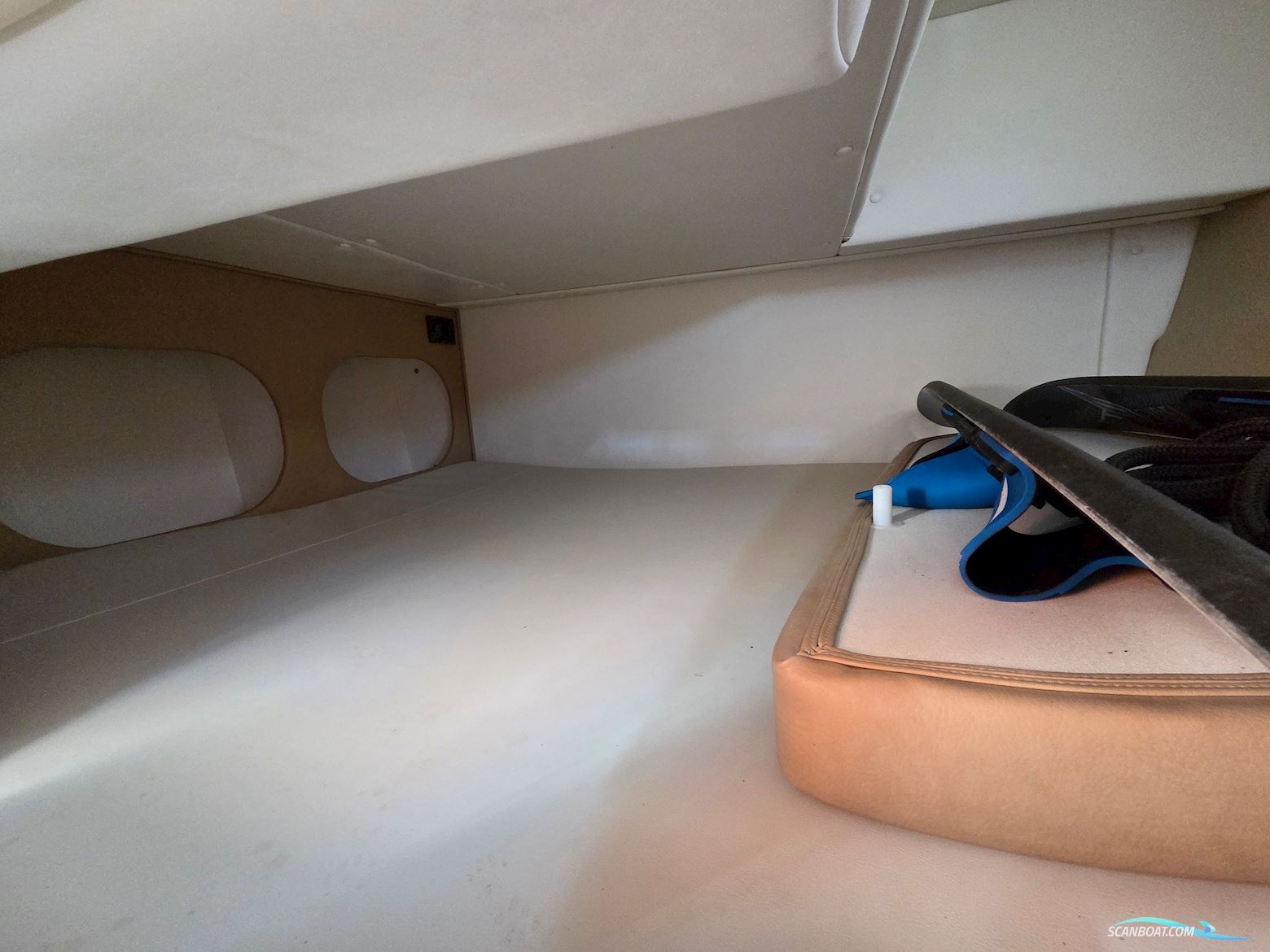 Rinker 260 Express Cruiser