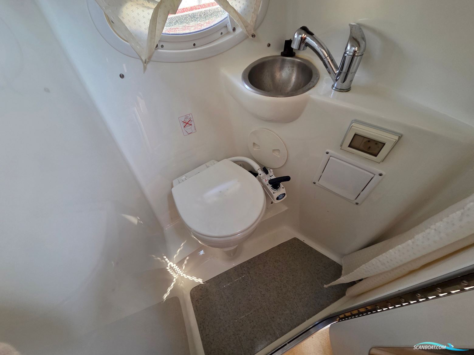 Rinker 260 Express Cruiser