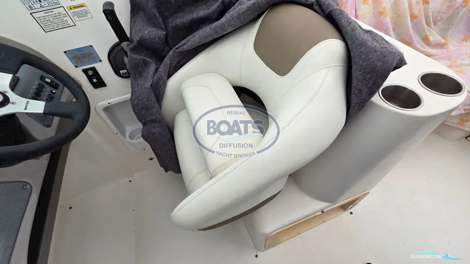 Rinker 262 Captiva Cuddy