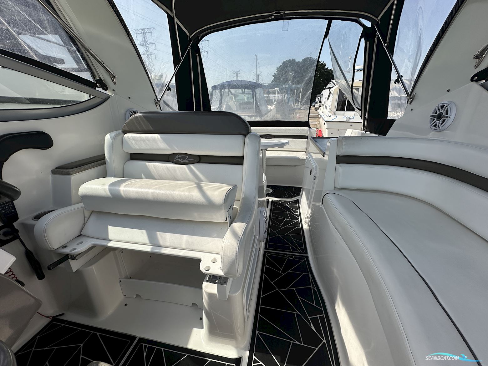 Rinker 280 Cabin Cruiser