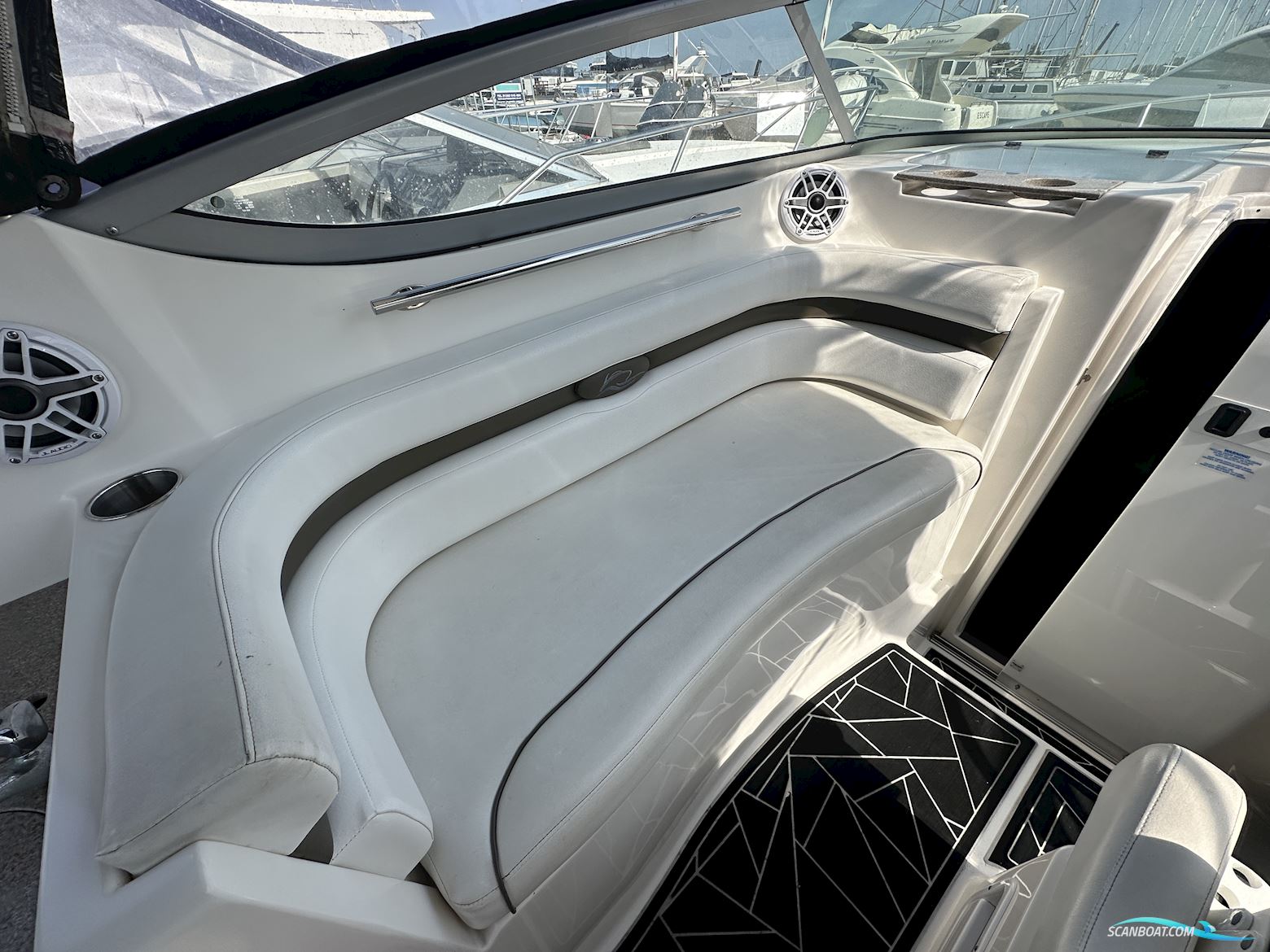 Rinker 280 Cabin Cruiser