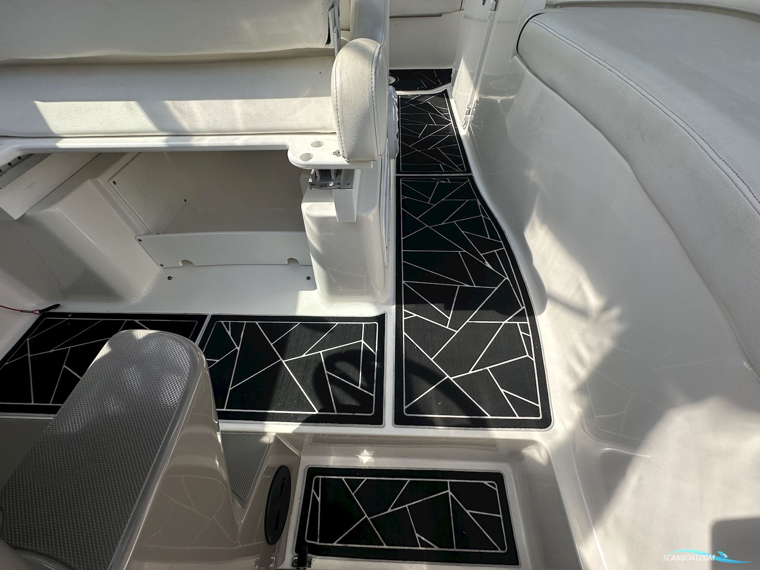 Rinker 280 Cabin Cruiser