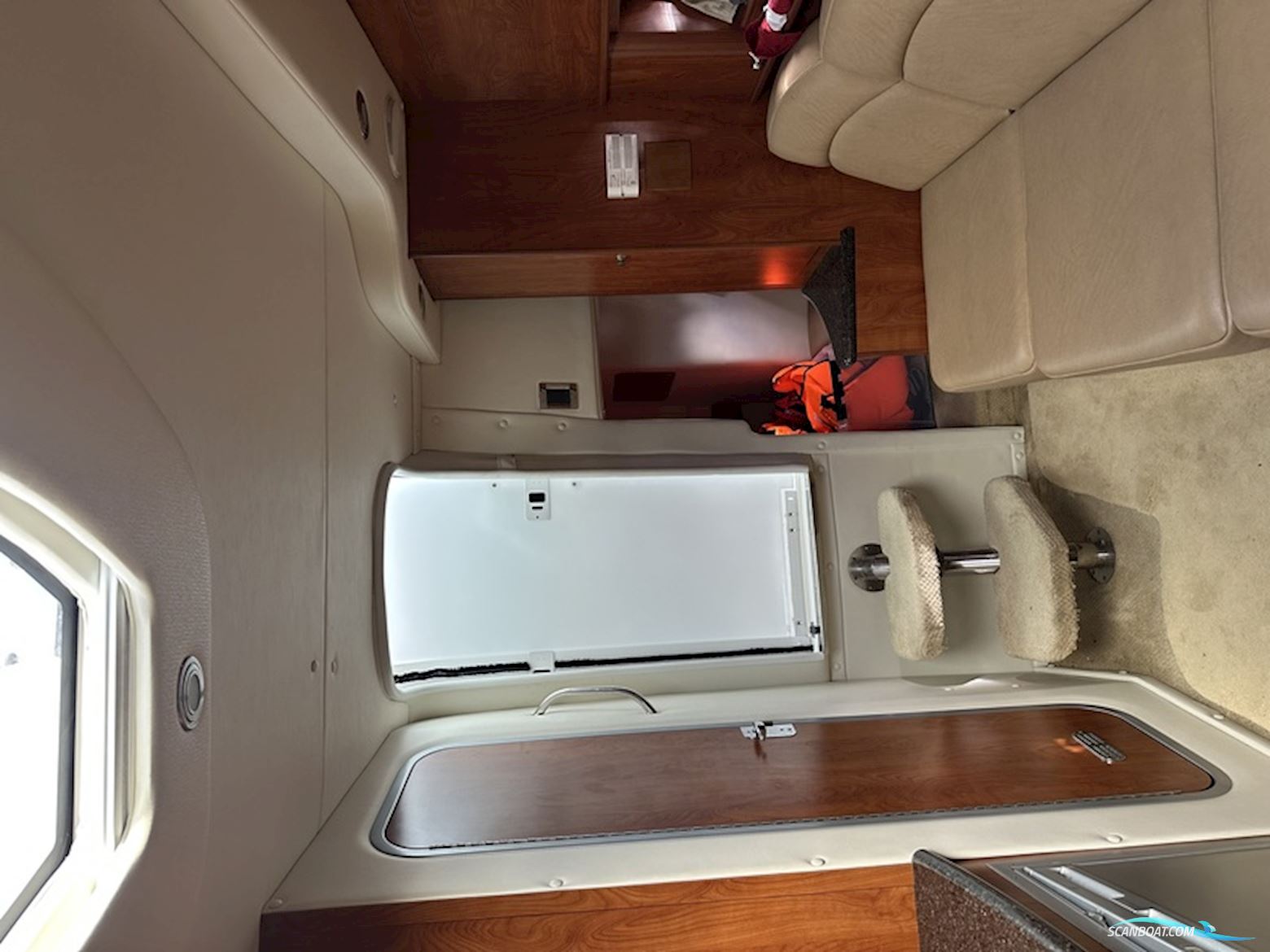 Rinker 310 Express Cruiser