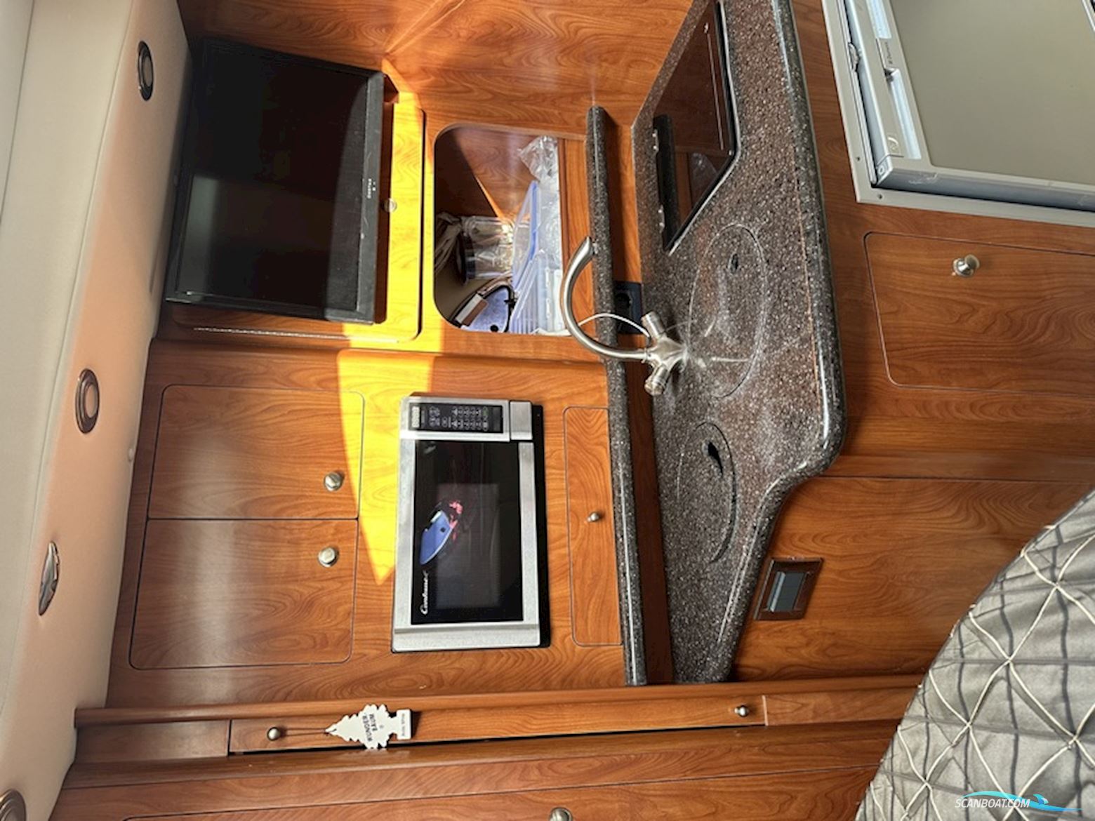 Rinker 310 Express Cruiser