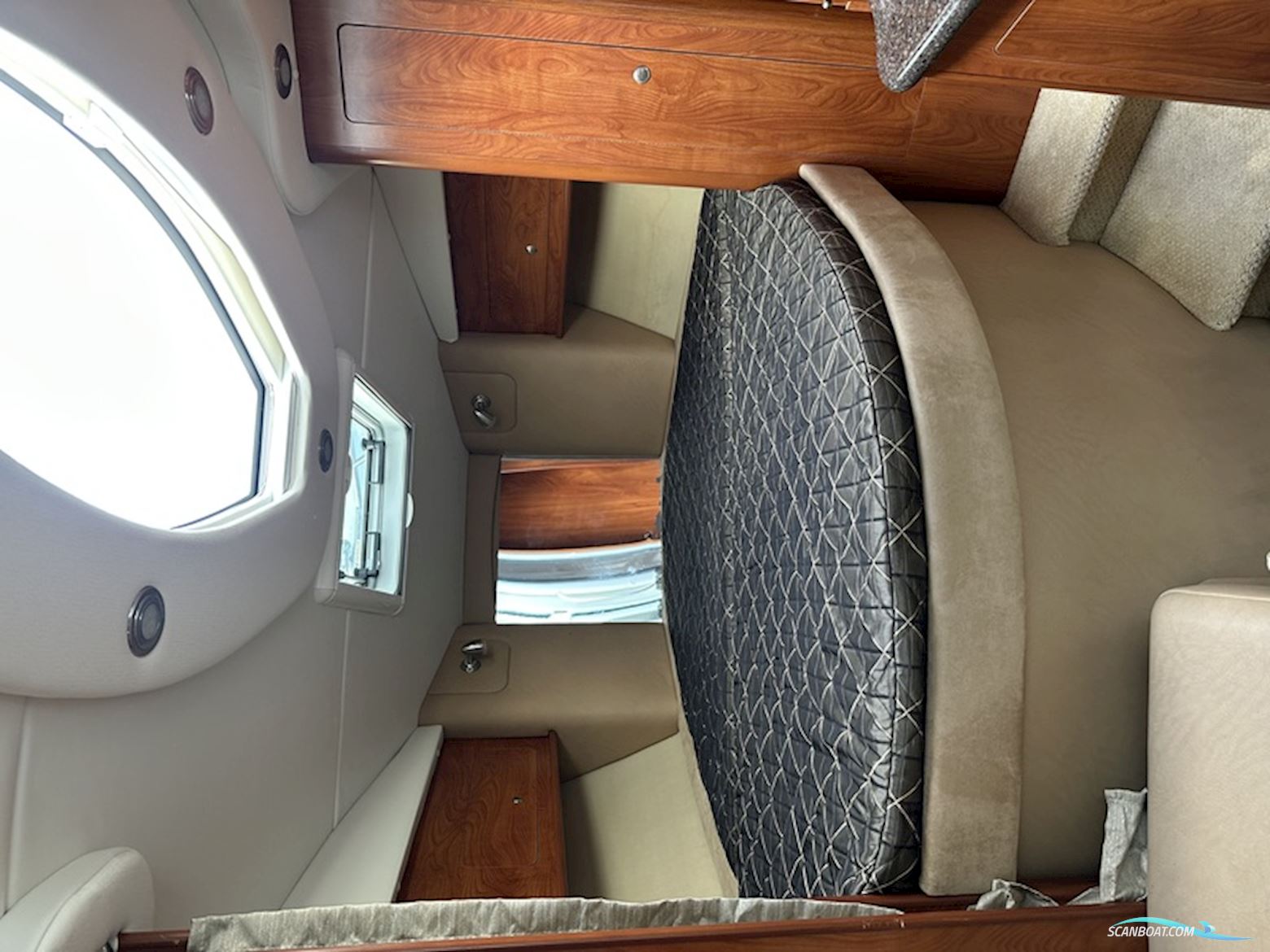 Rinker 310 Express Cruiser