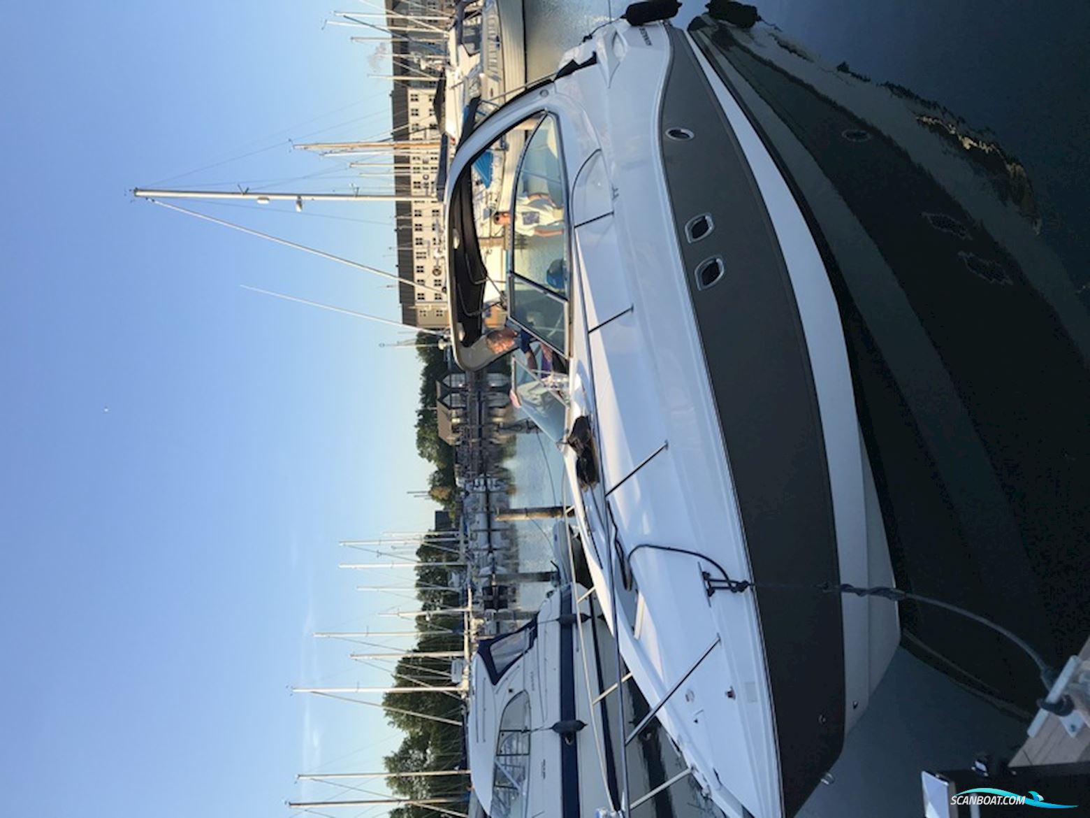 Rinker 310 Express Cruiser