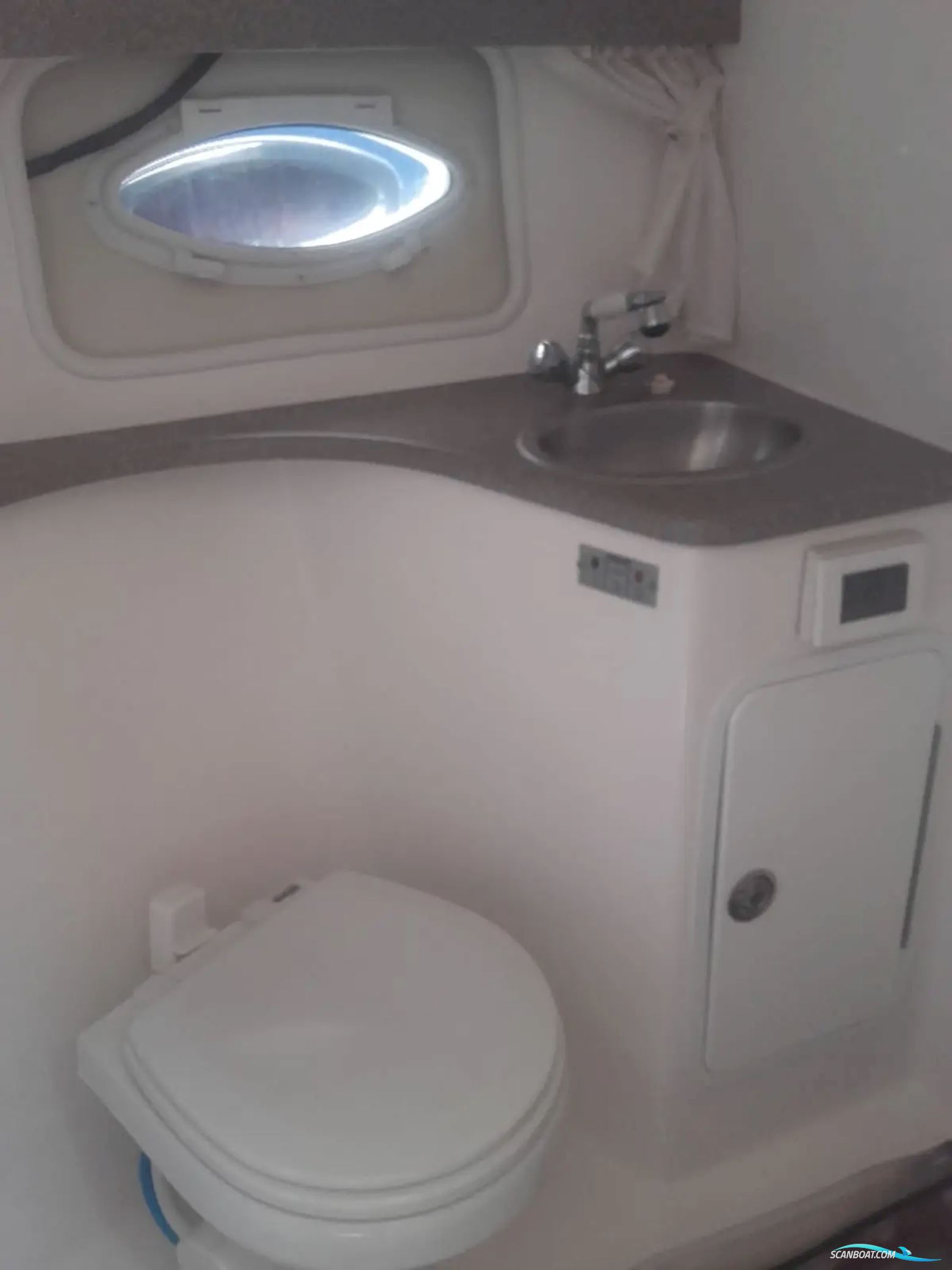 Rinker 320 Fiesta Vee