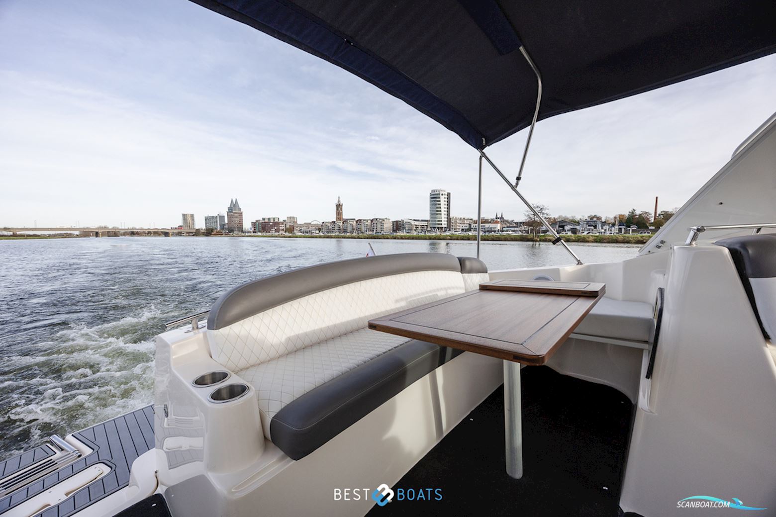 Rinker 342 Fiesta Vee