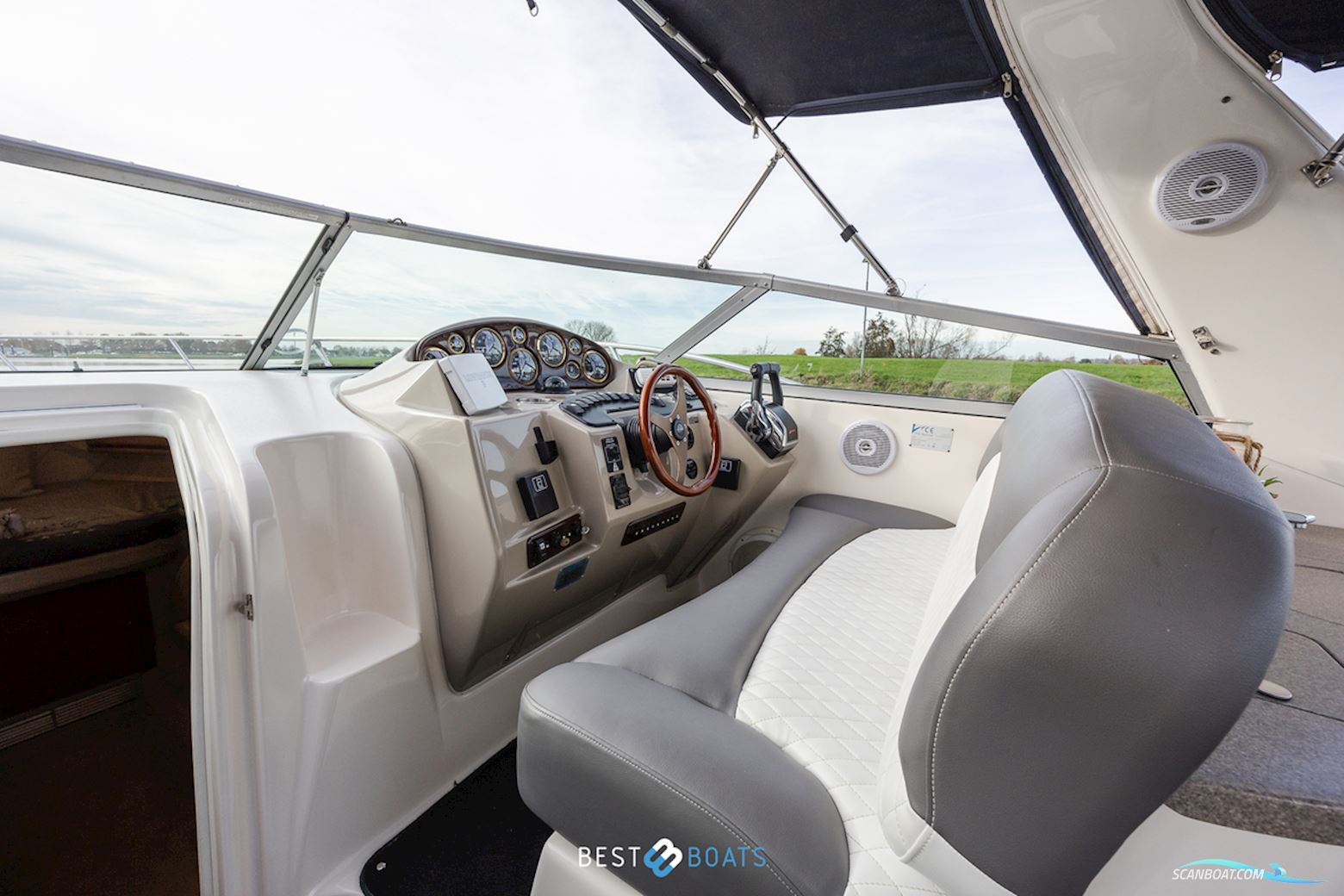 Rinker 342 Fiesta Vee