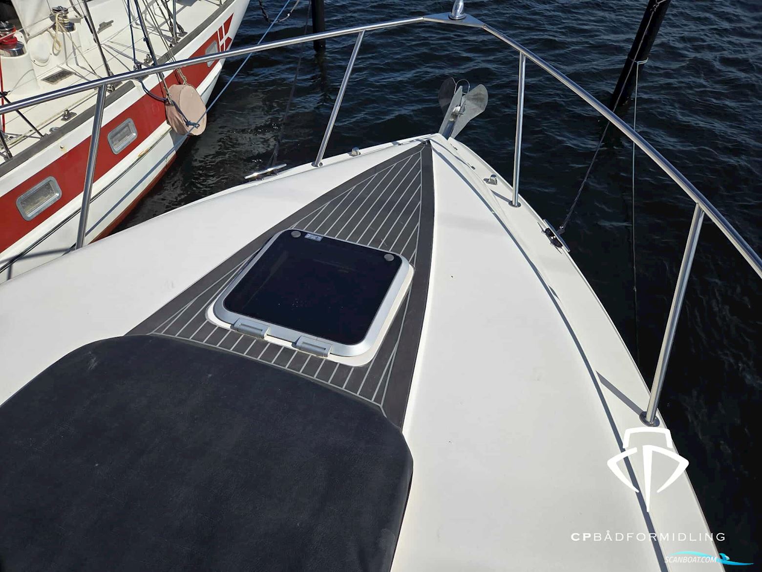 Rinker 360 Fiesta Vee