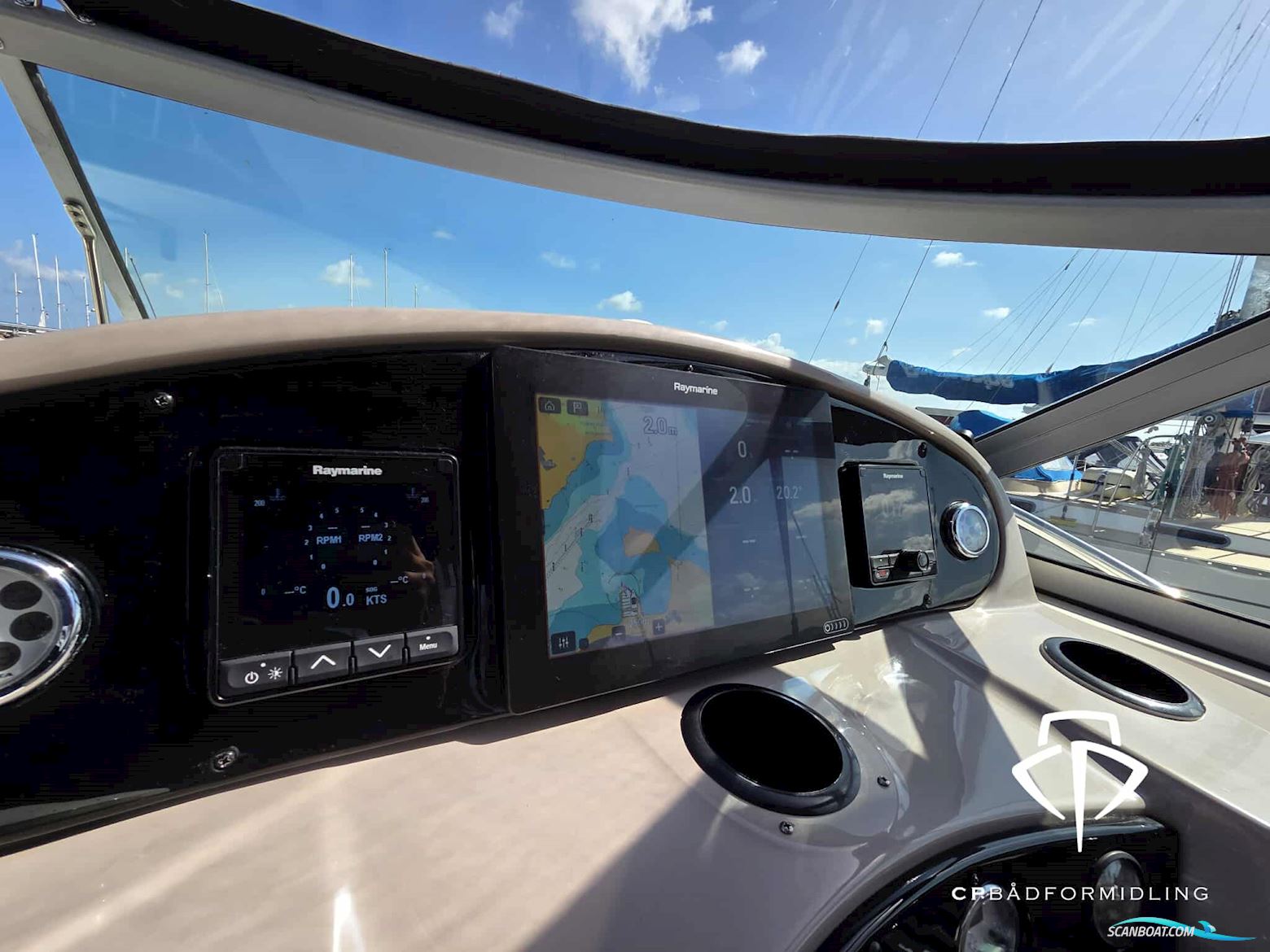 Rinker 360 Fiesta Vee