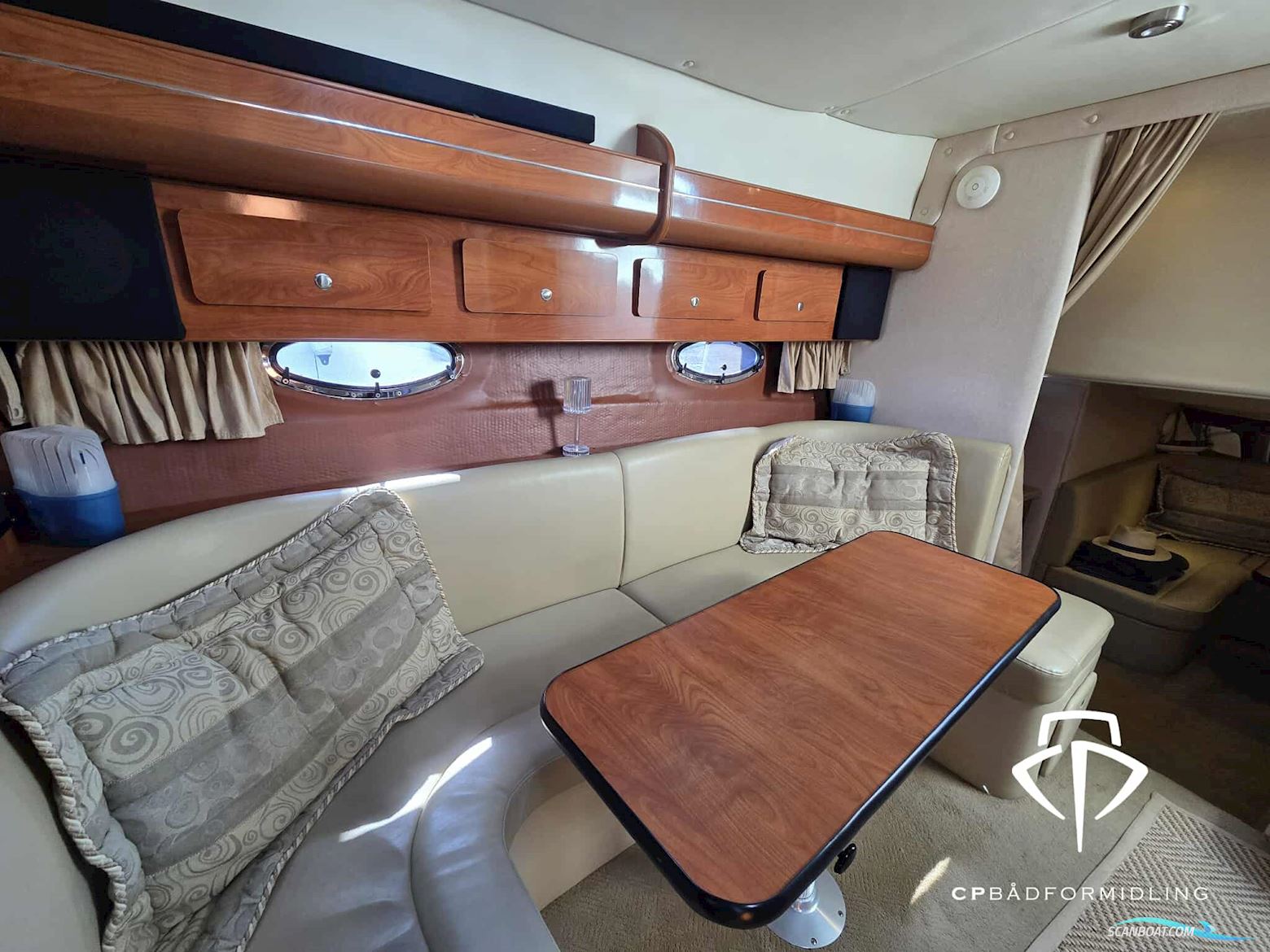 Rinker 360 Fiesta Vee