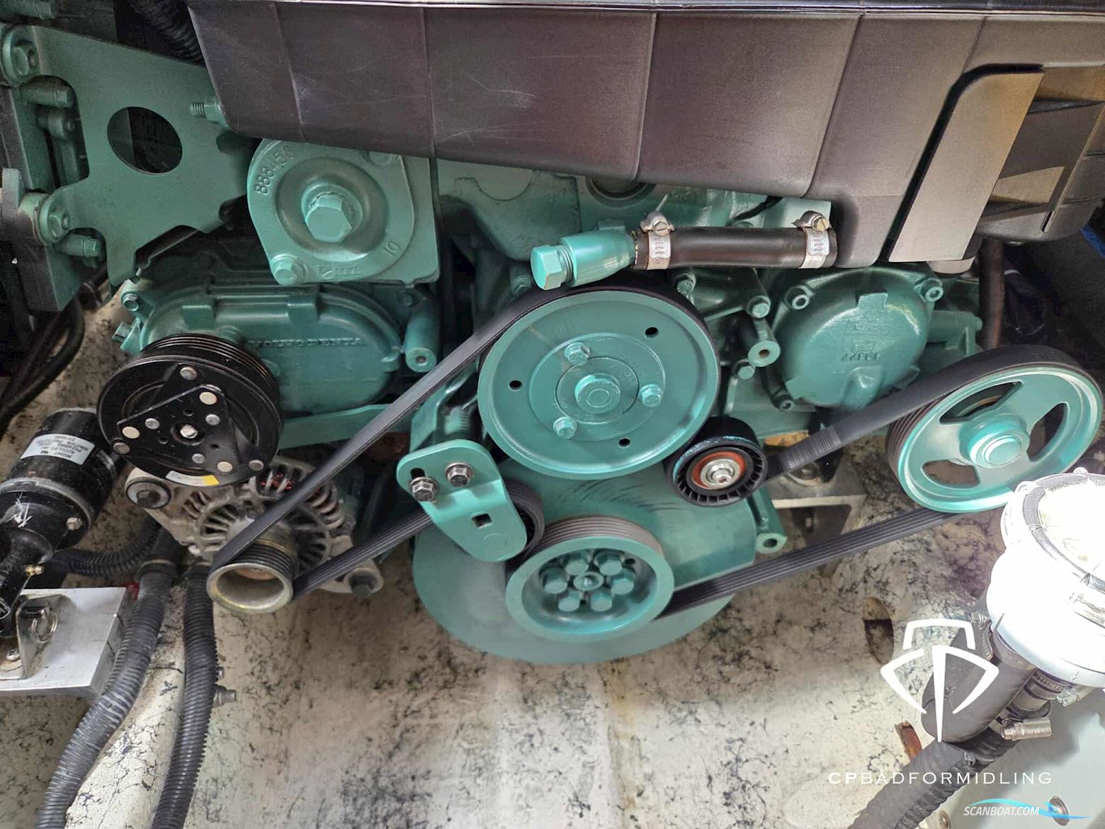 Rinker 360 Fiesta Vee