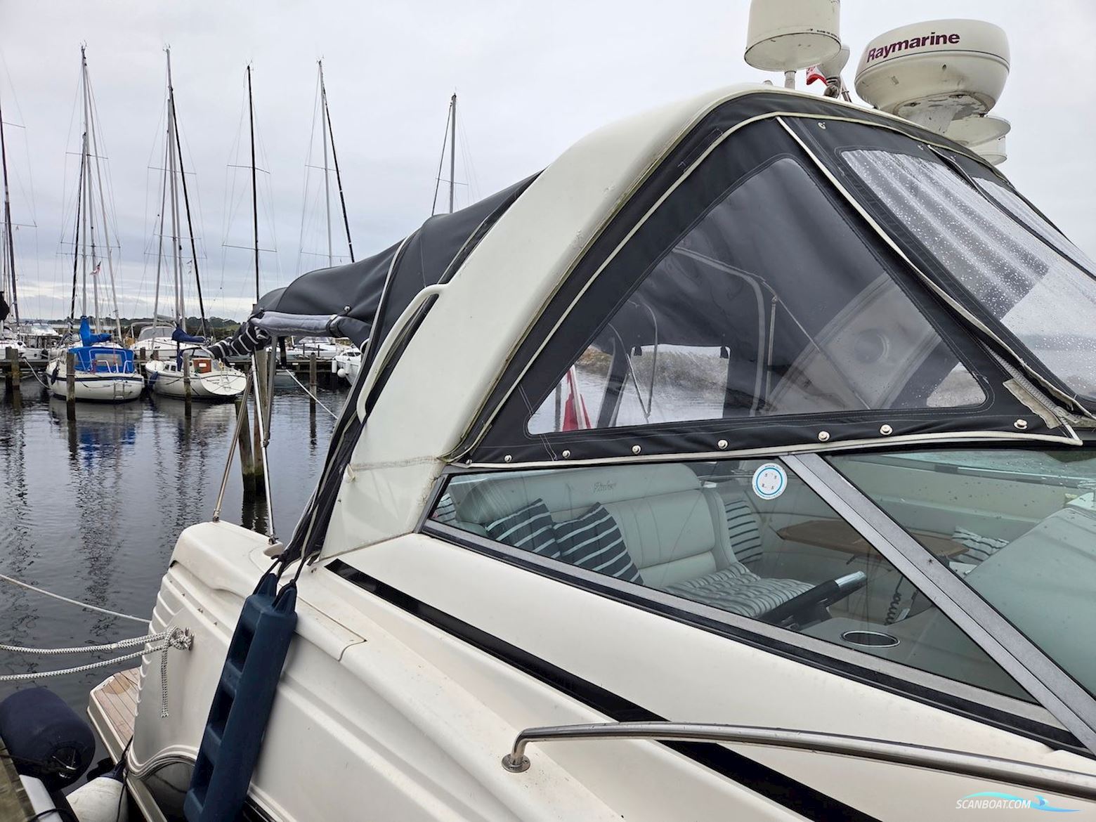 Rinker 360 Fiesta Vee