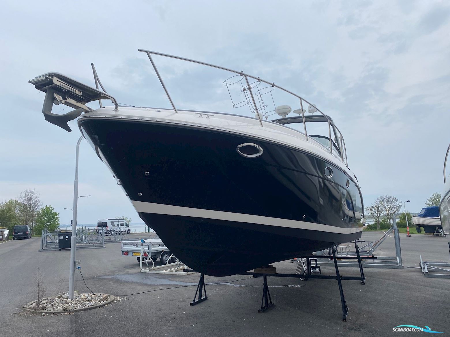 Rinker 360 Fiesta Vee