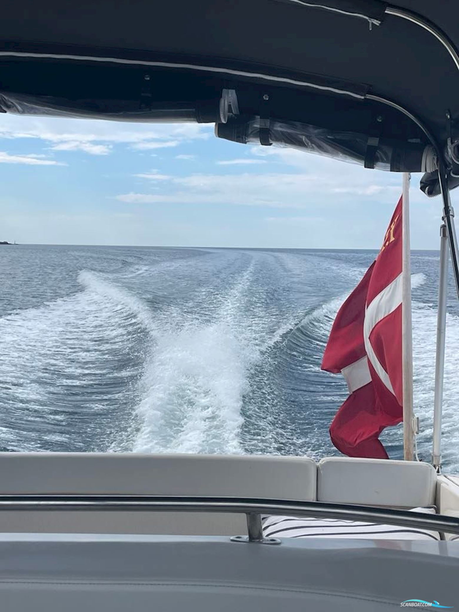 Rinker 360 Fiesta Vee