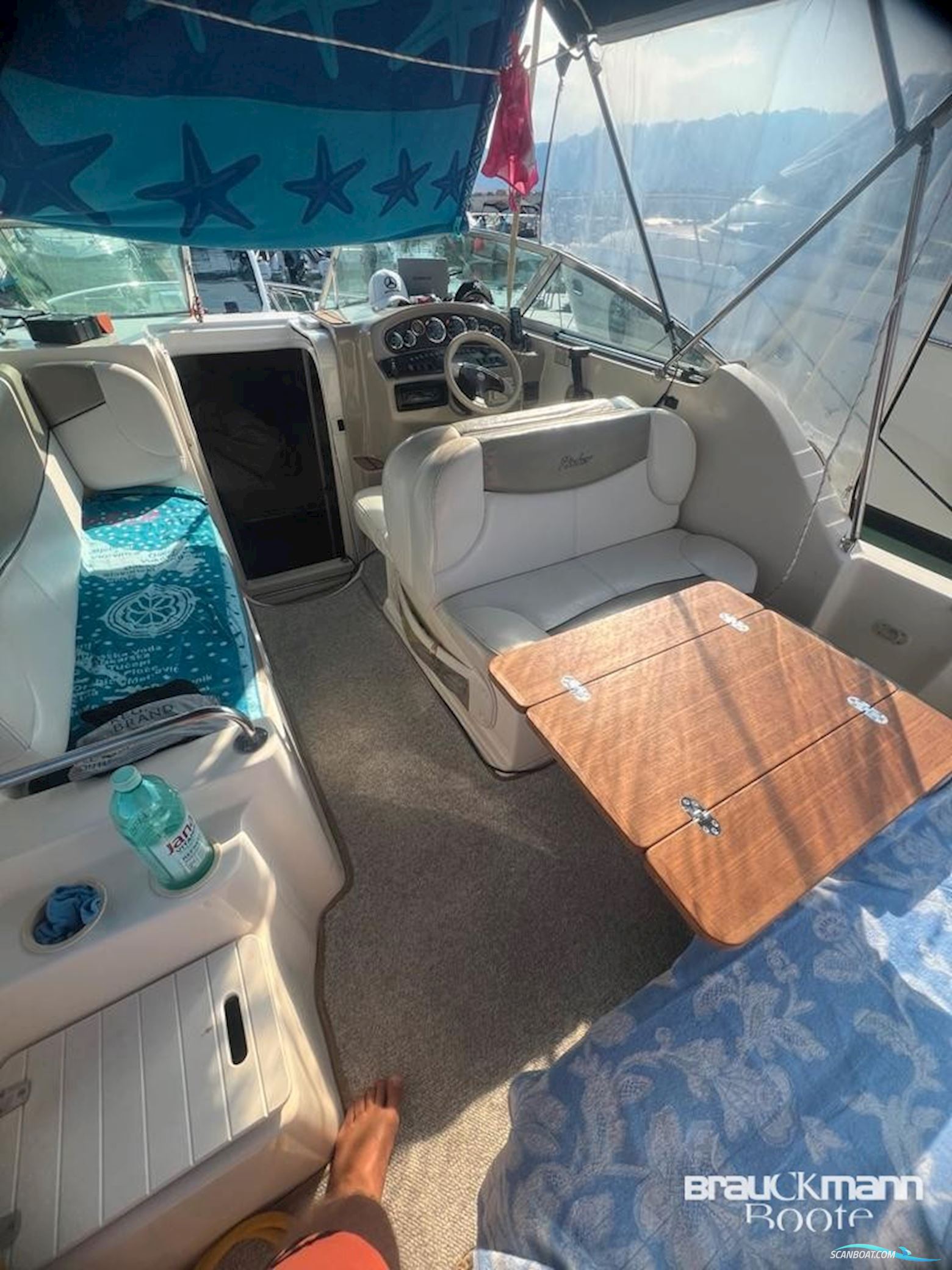 Rinker Fiesta Vee 242