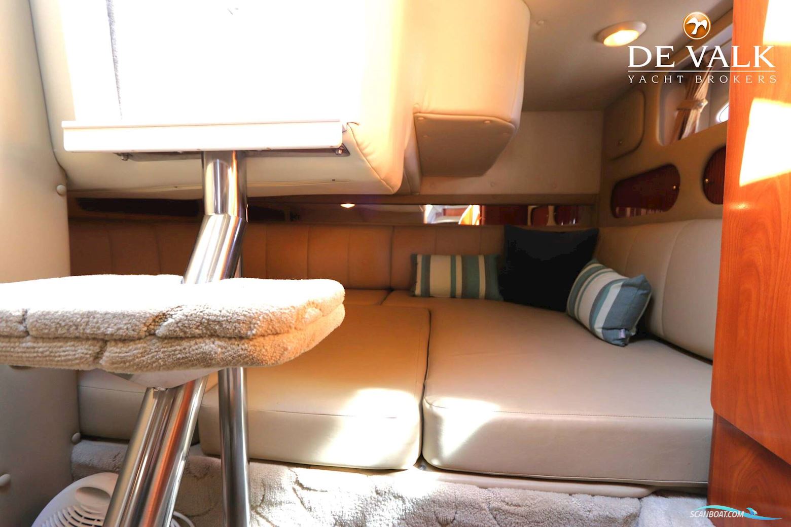 Rinker Fiesta Vee 320