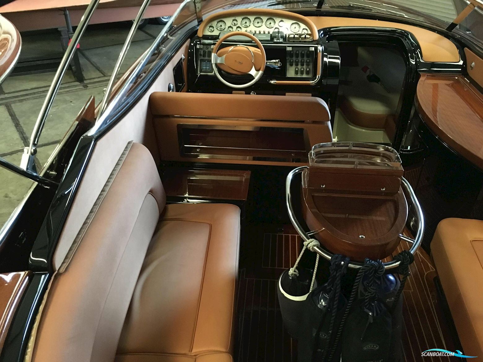 Riva Aqua 33