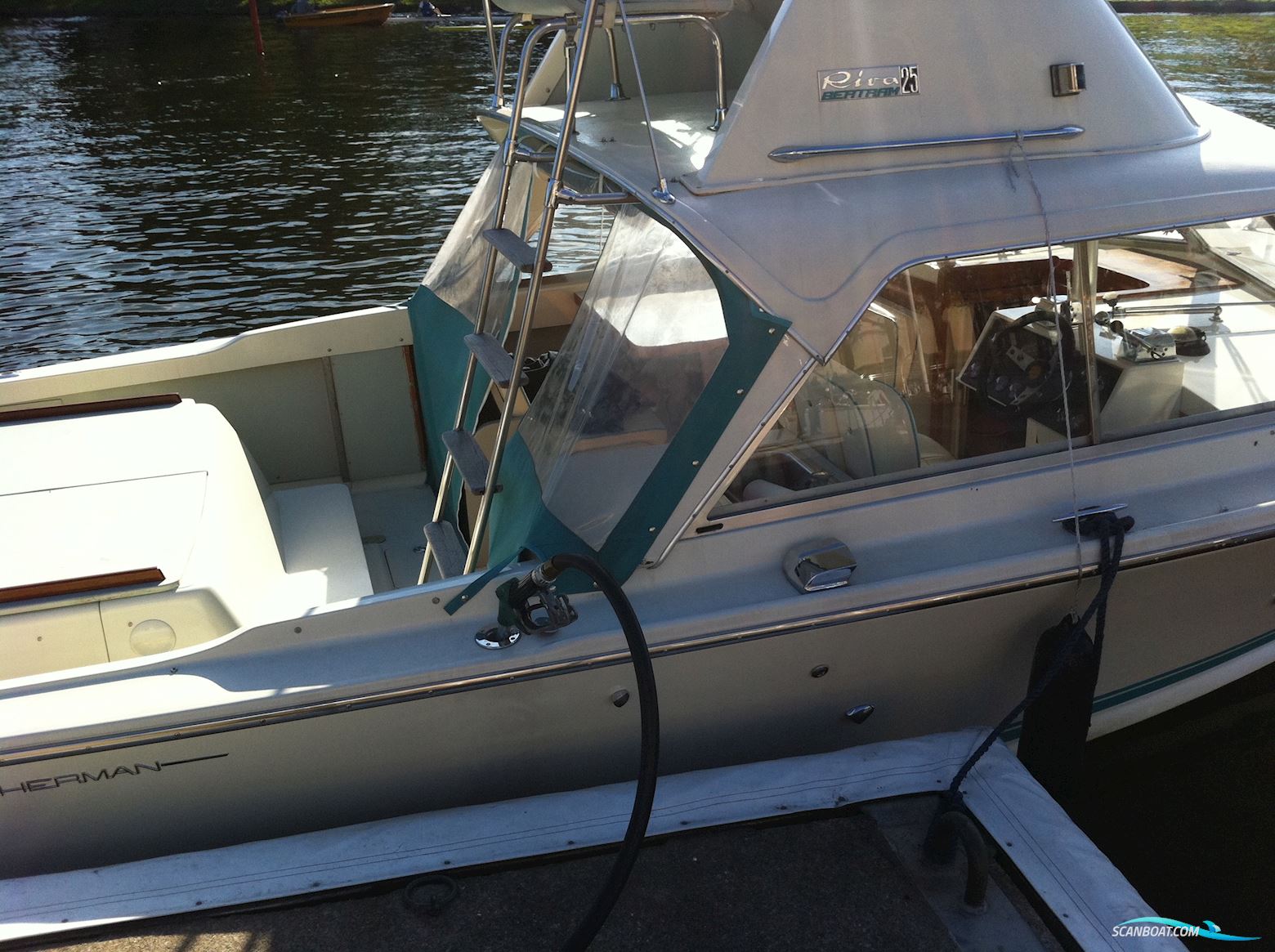 Riva Bertram Fisherman 25