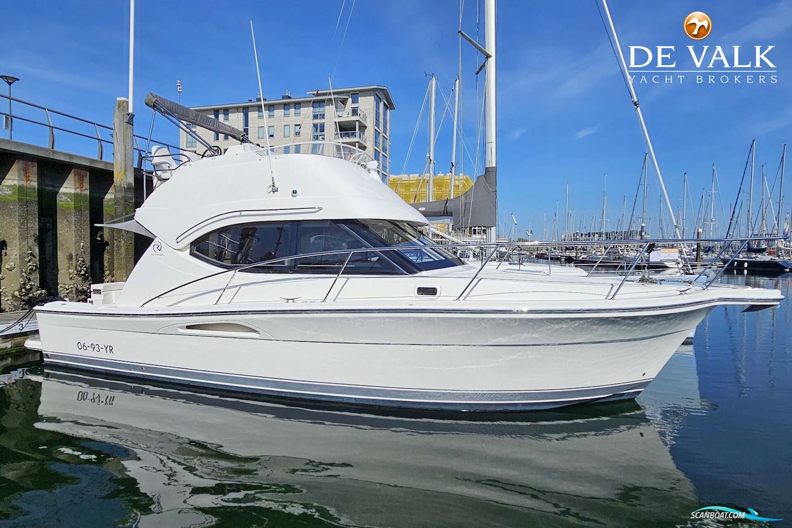 Riviera 33 Flybridge