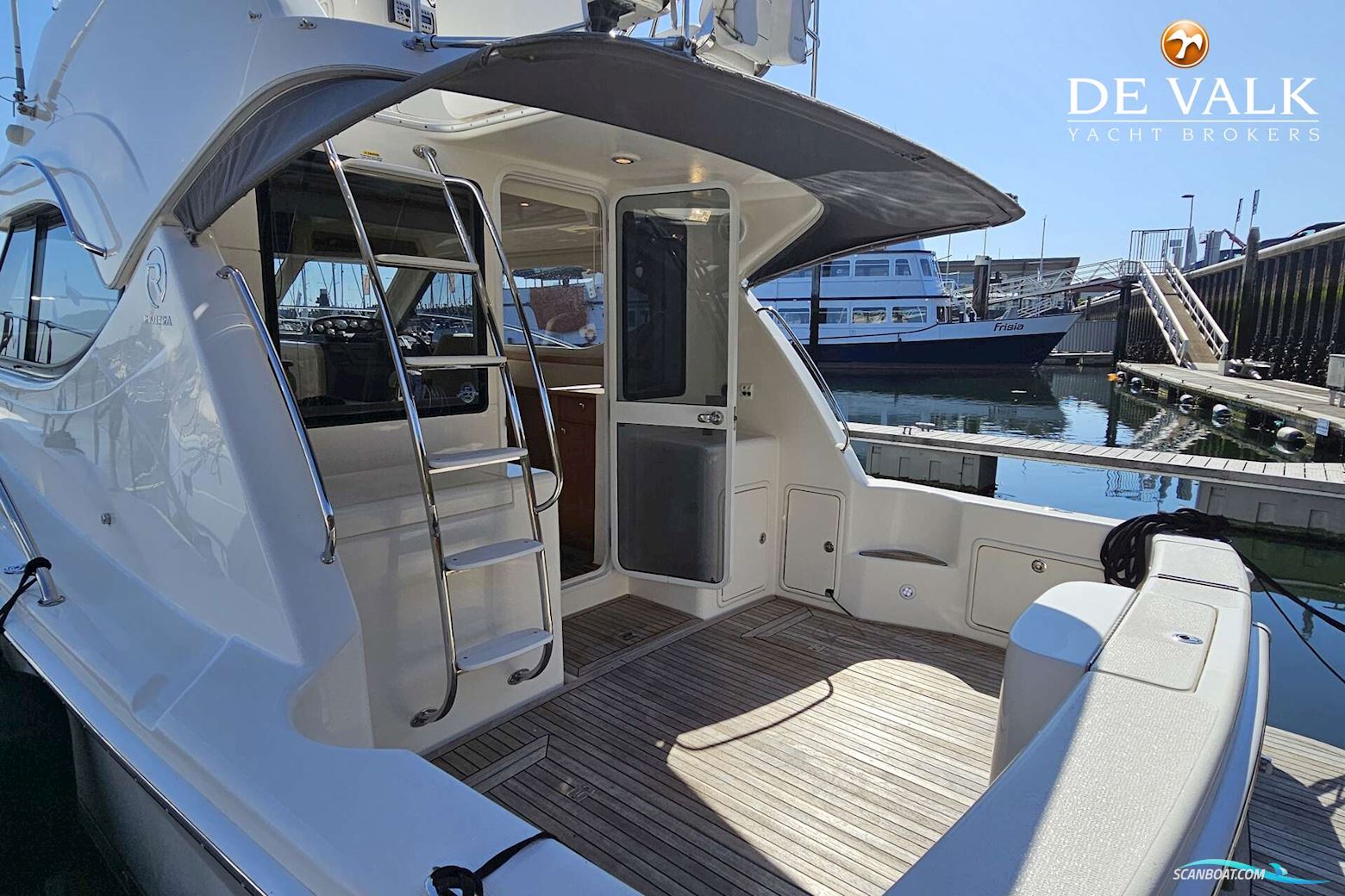 Riviera 33 Flybridge