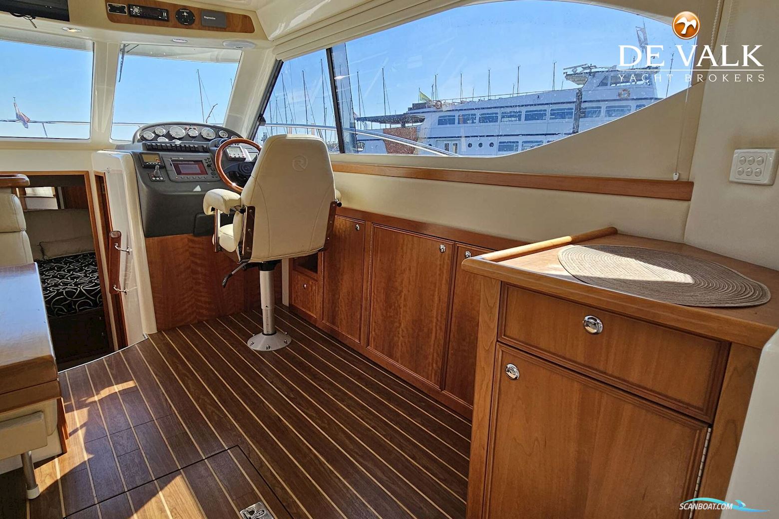 Riviera 33 Flybridge