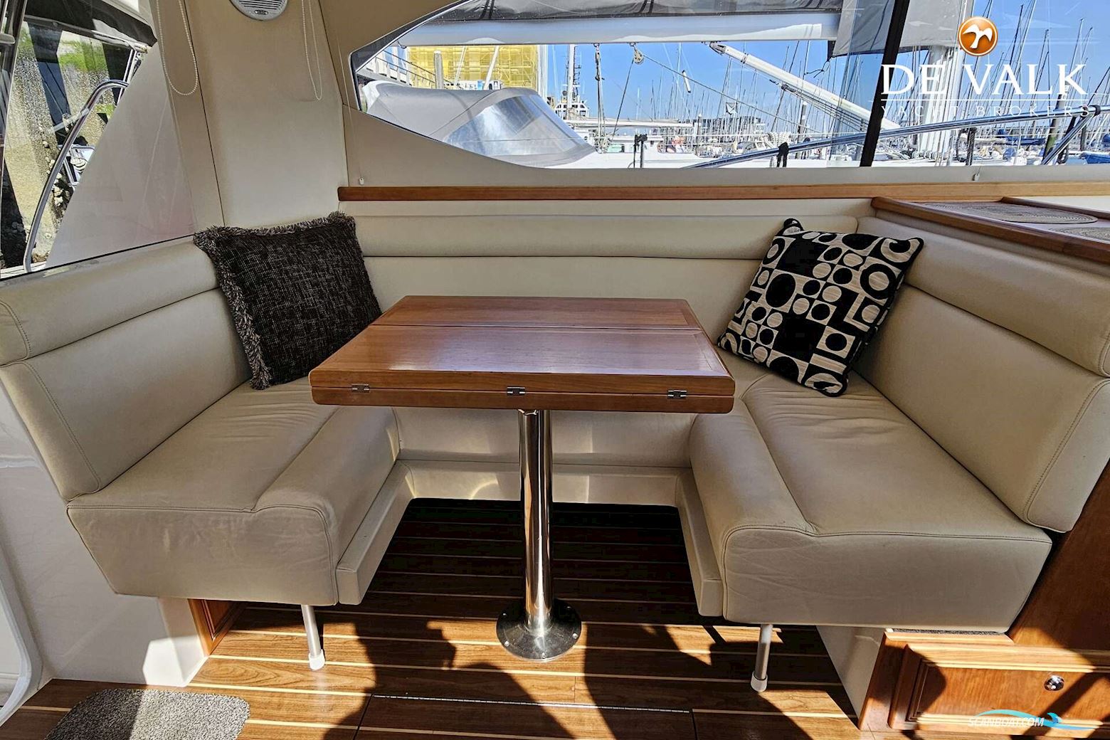 Riviera 33 Flybridge