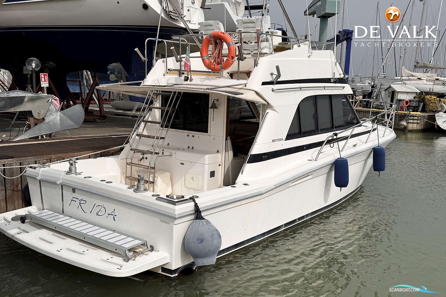 Riviera 33 Flybridge