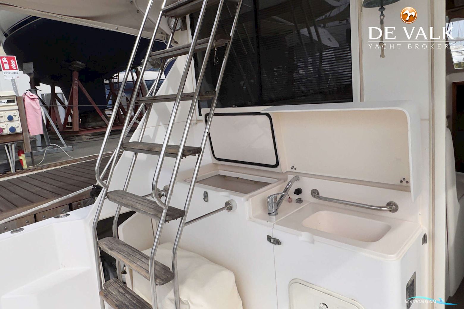 Riviera 33 Flybridge