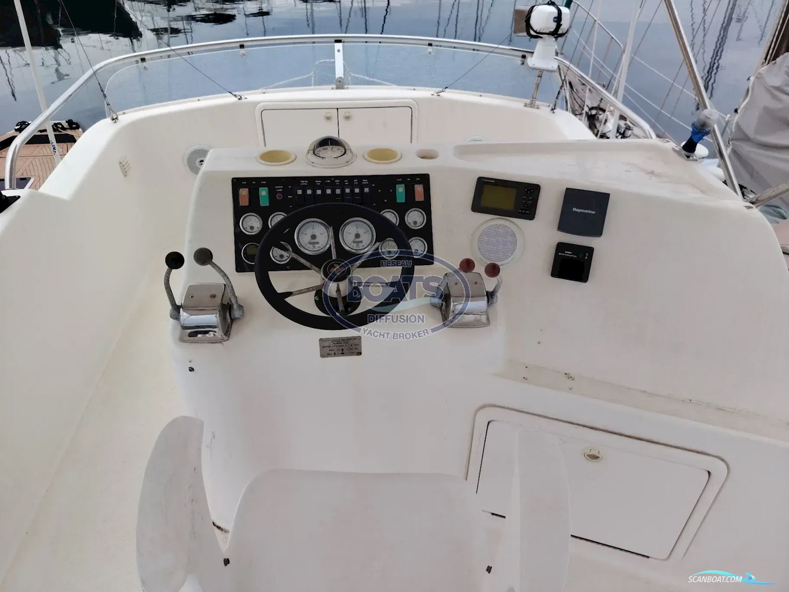 Riviera 33