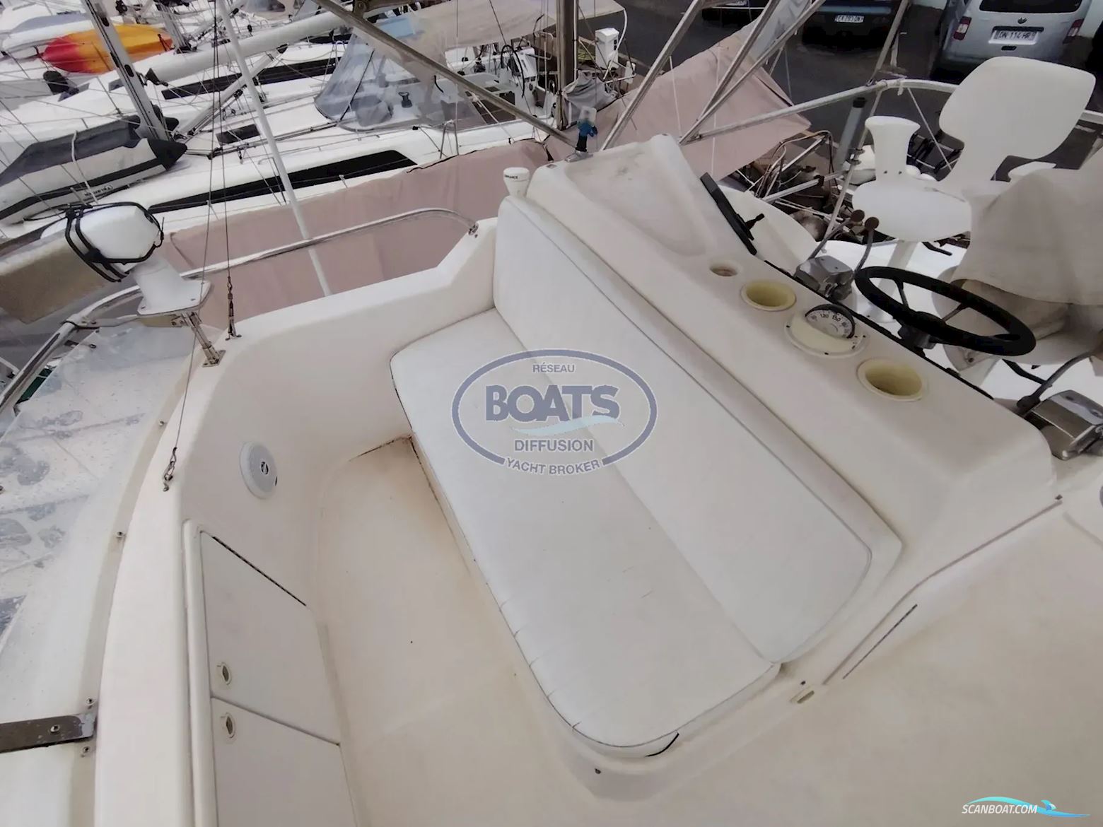 Riviera 33