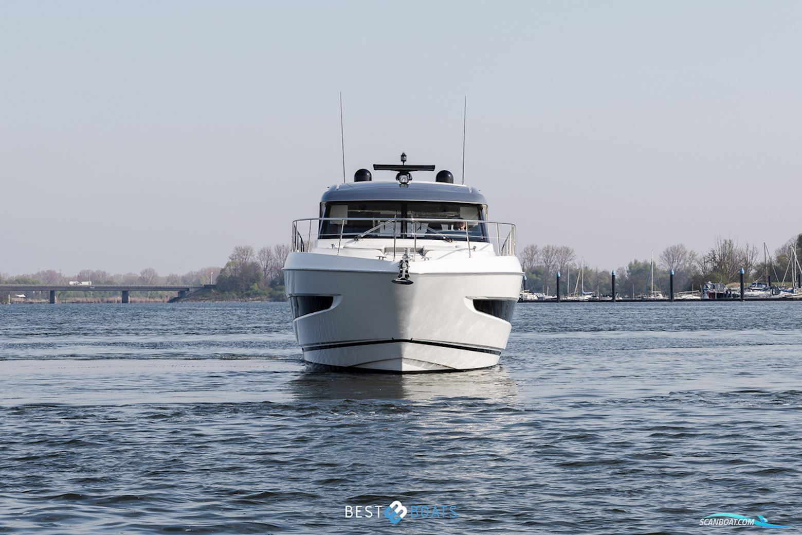 Riviera 4600 SPORT YACHT-PLATINUM EDITION