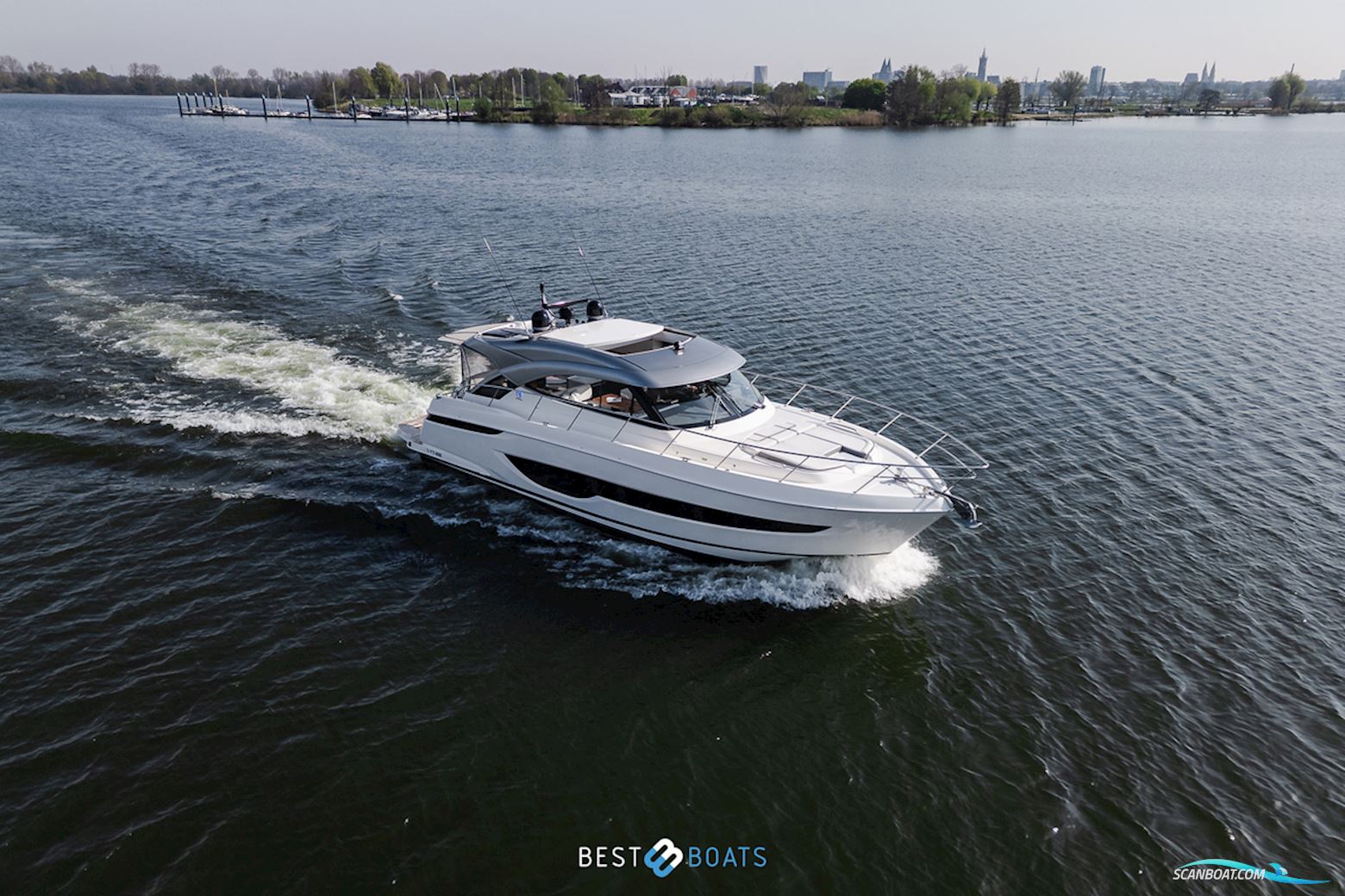 Riviera 4600 SPORT YACHT-PLATINUM EDITION