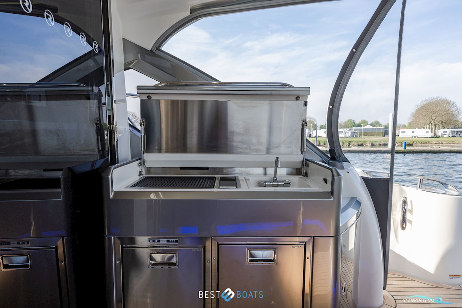 Riviera 4600 SPORT YACHT-PLATINUM EDITION