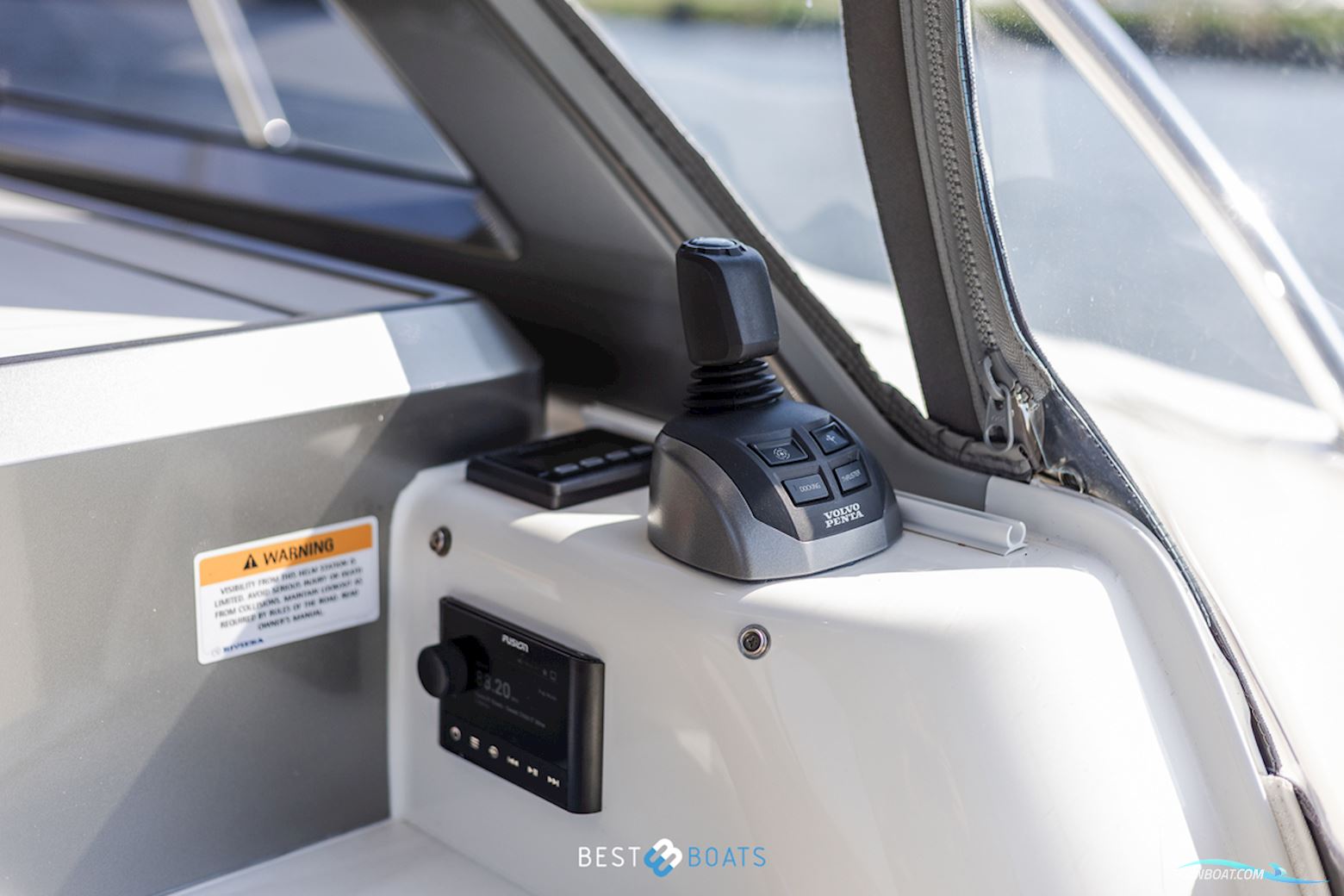 Riviera 4600 SPORT YACHT-PLATINUM EDITION