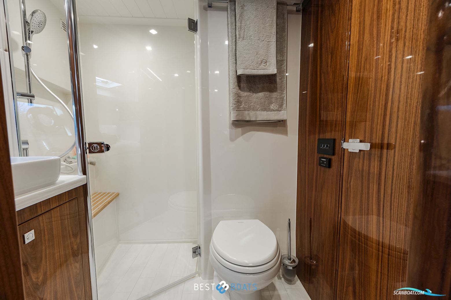 Riviera 4600 SPORT YACHT-PLATINUM EDITION