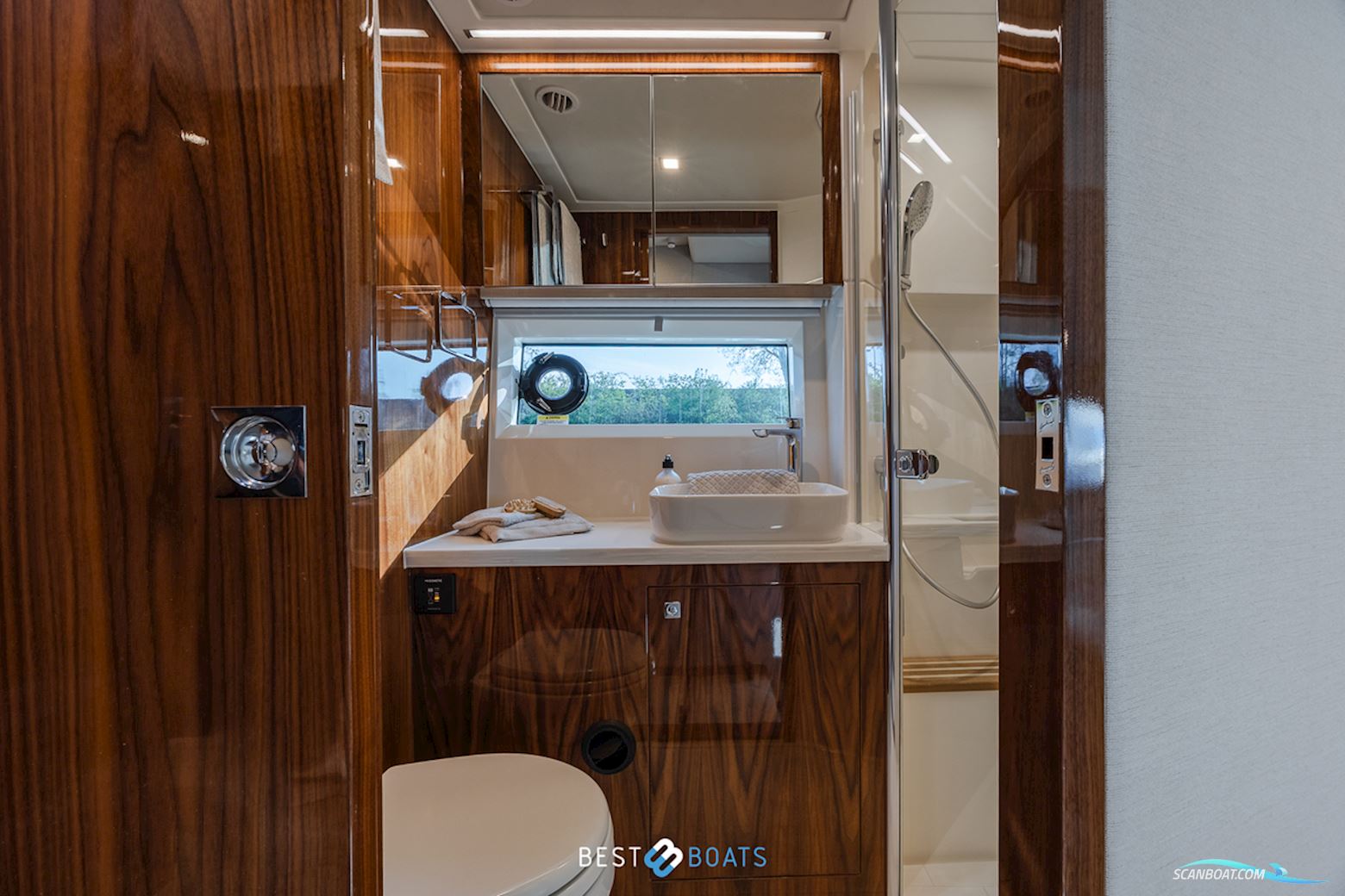 Riviera 4600 SPORT YACHT-PLATINUM EDITION