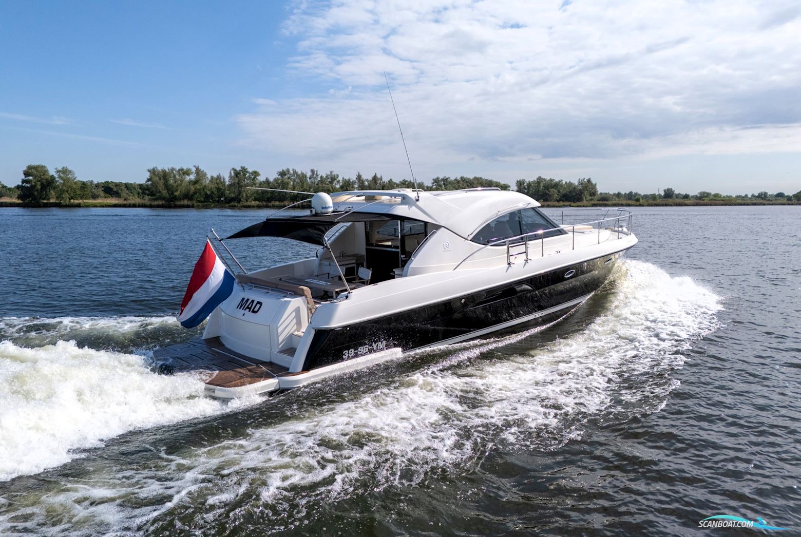 Rivièra 4700 Sport Yacht